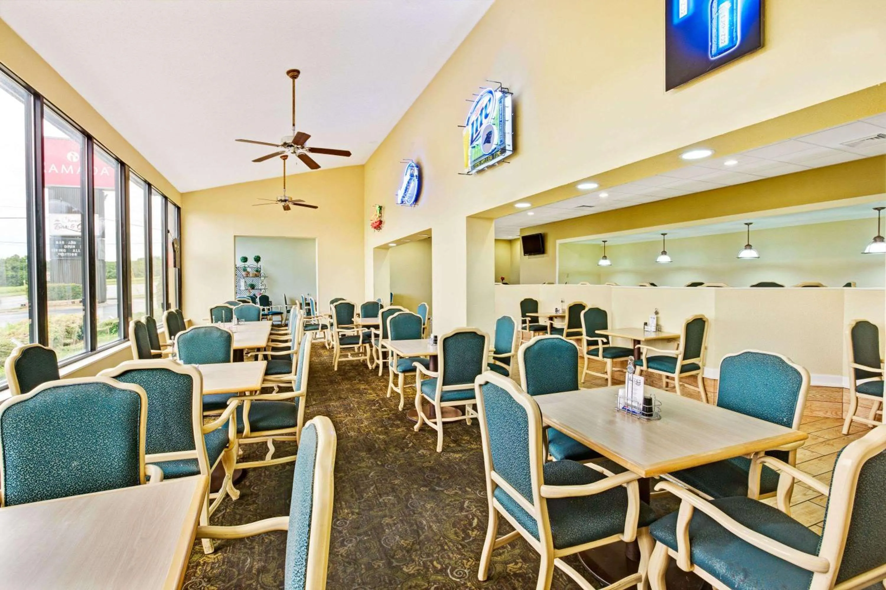 Restaurant/places to eat in Ramada by Wyndham Statesville