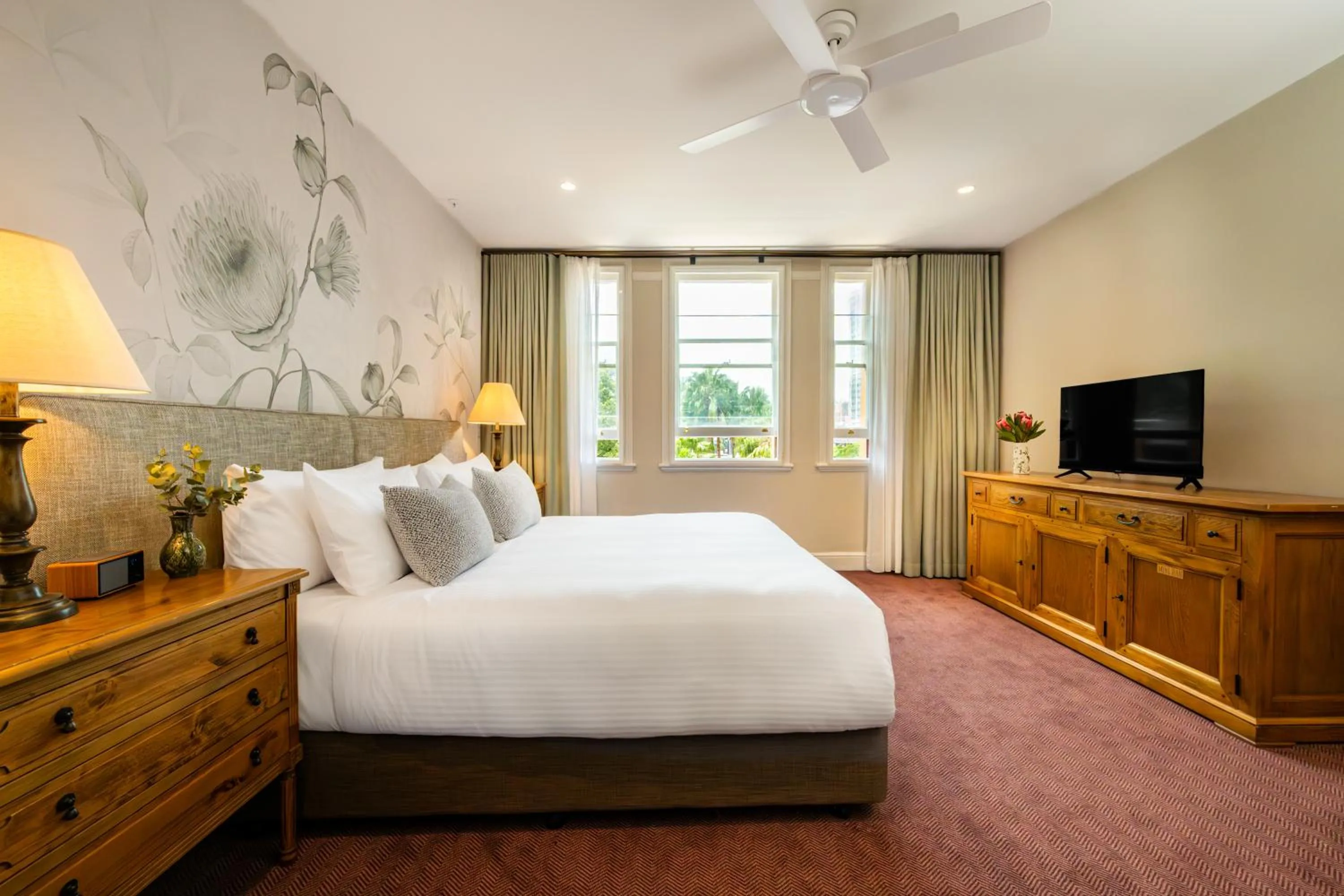 Bedroom, Bed in The Russell Boutique Hotel