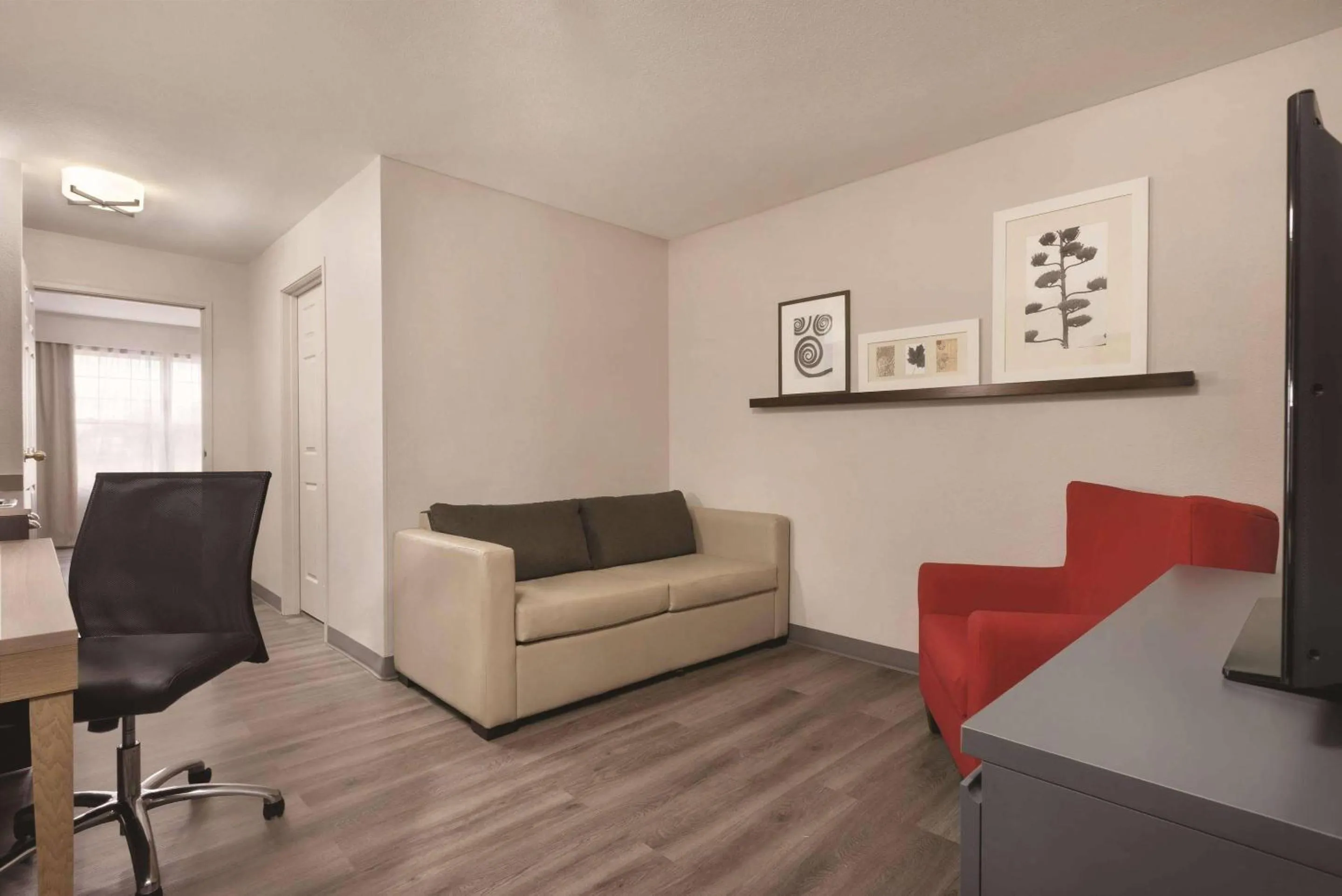 Bedroom in Country Inn & Suites by Radisson, Waterloo, IA