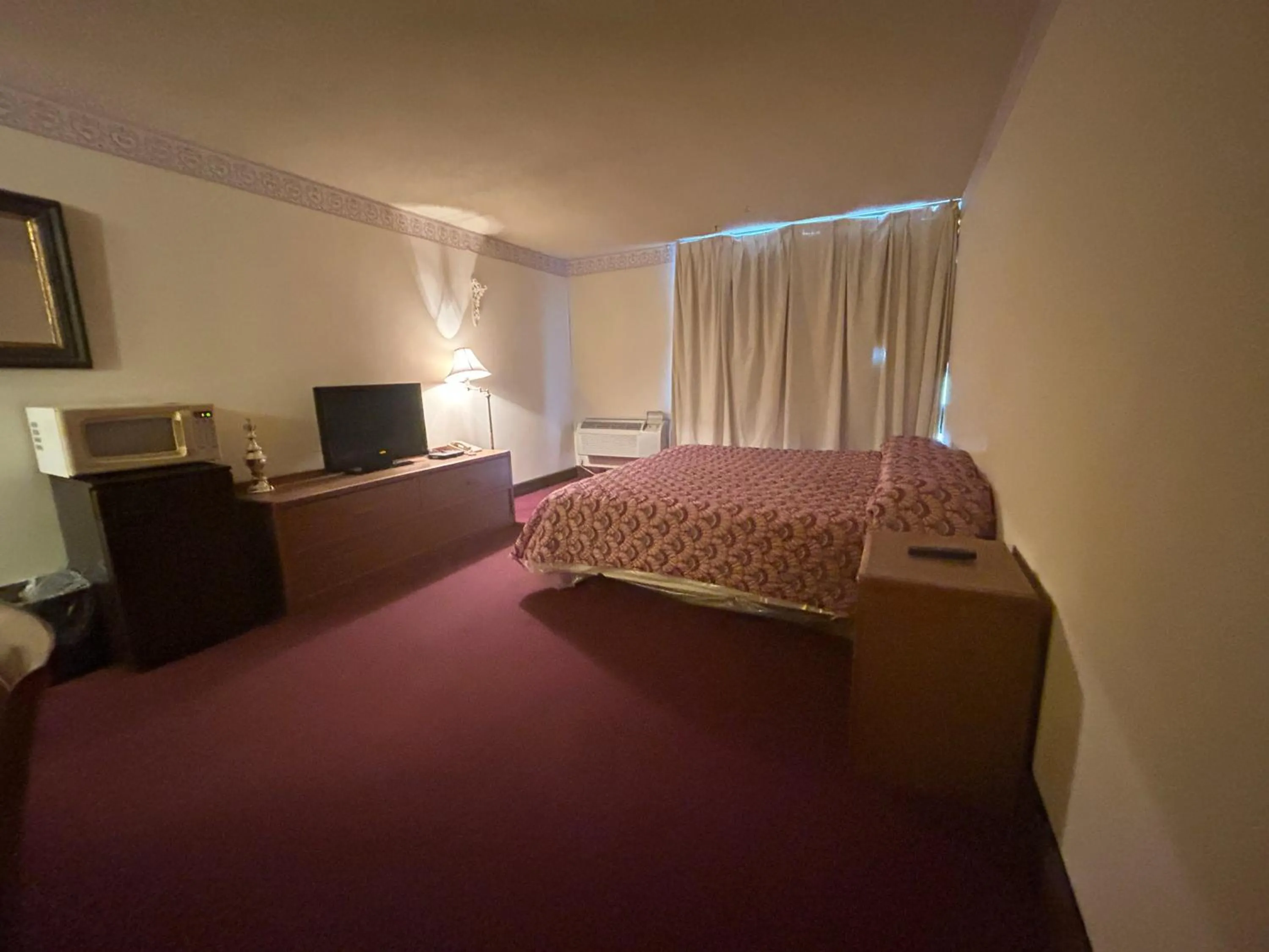 Bedroom, Bed in Candlelight Inn by Capital O Scottsbluff