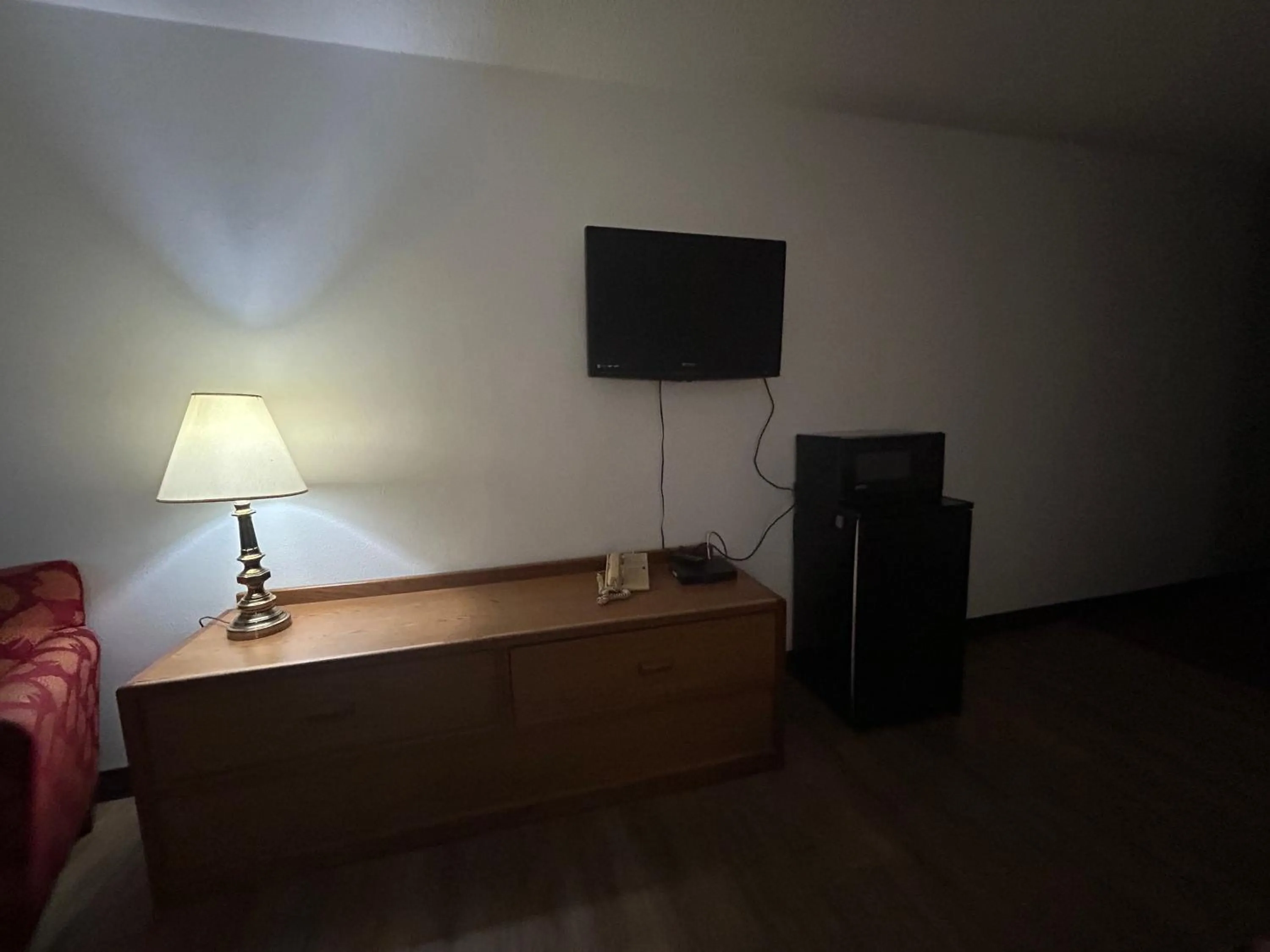 TV and multimedia in Candlelight Inn by Capital O Scottsbluff