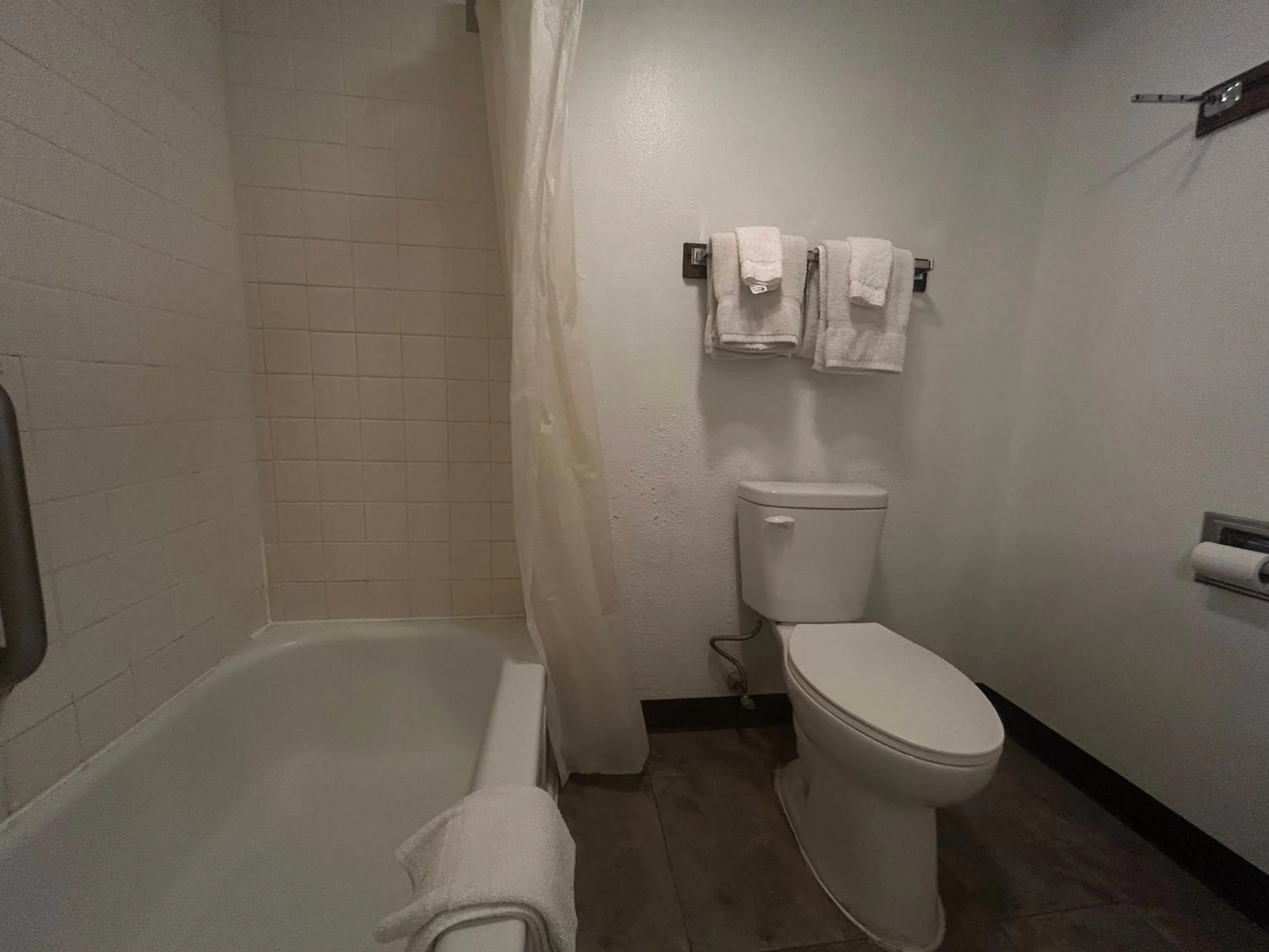 Bathroom in Candlelight Inn by Capital O Scottsbluff