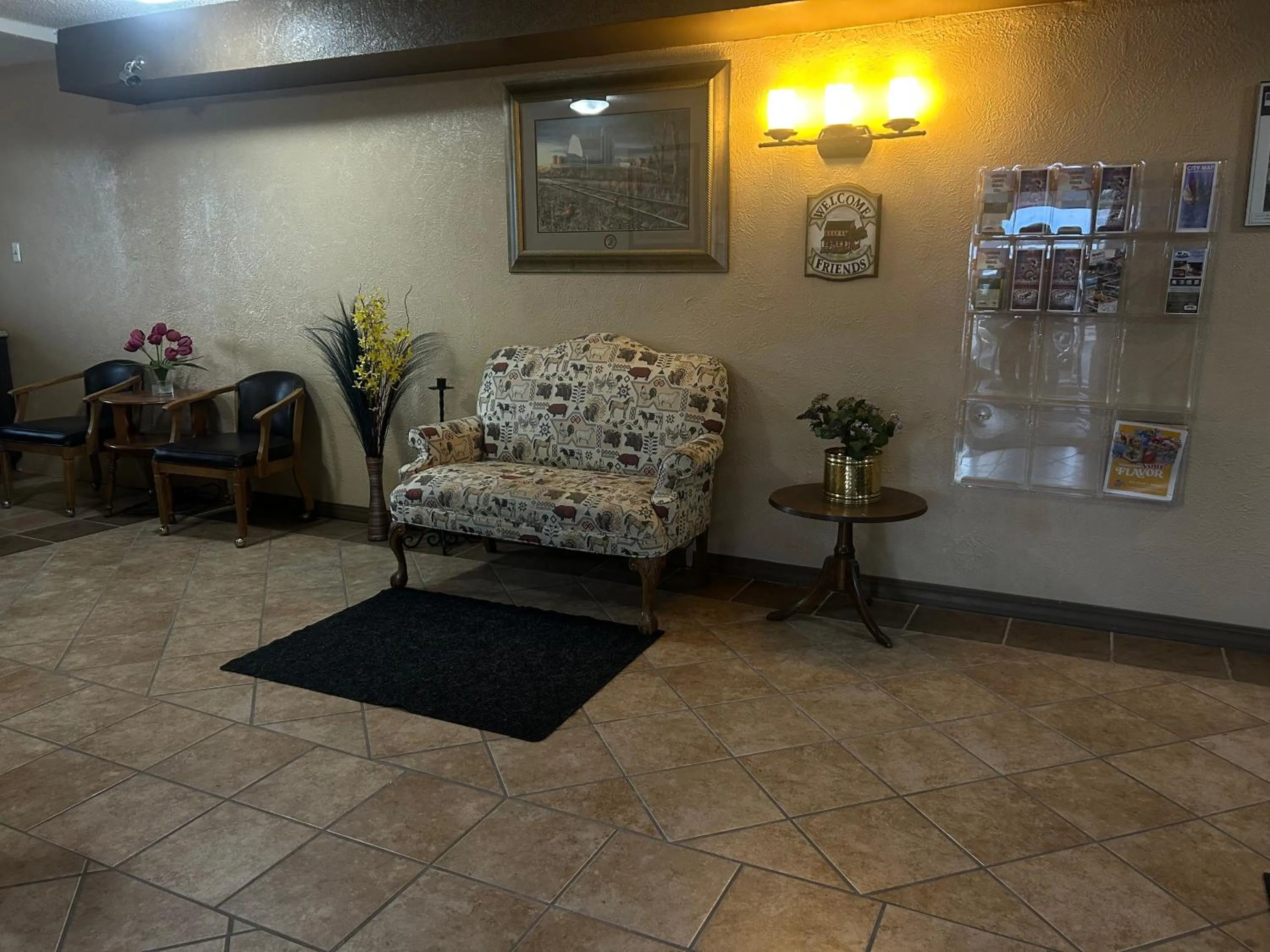 Seating area in Candlelight Inn by Capital O Scottsbluff