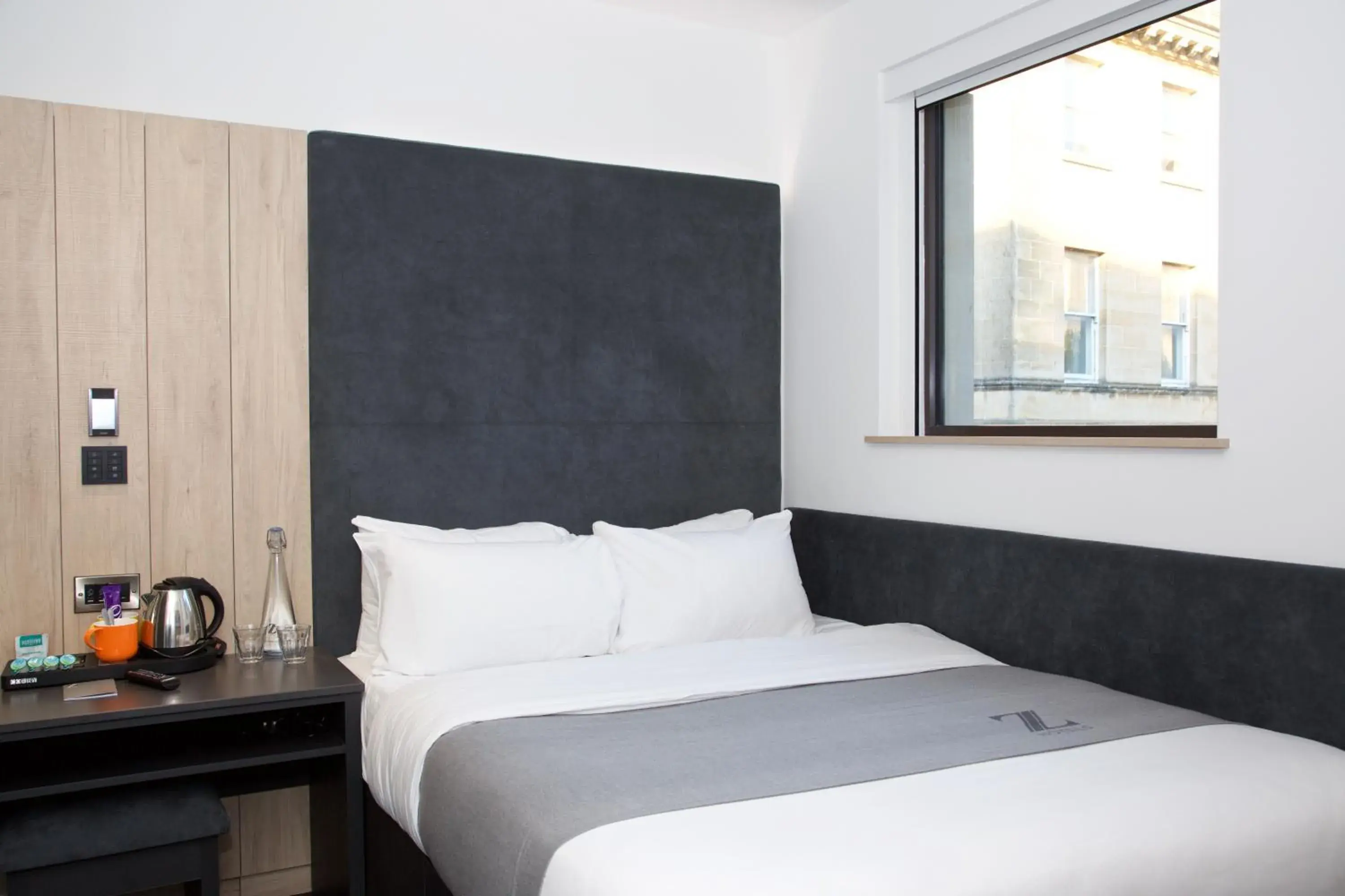 Queen Room in The Z Hotel Bath Queen Room in The Z Hotel Bath