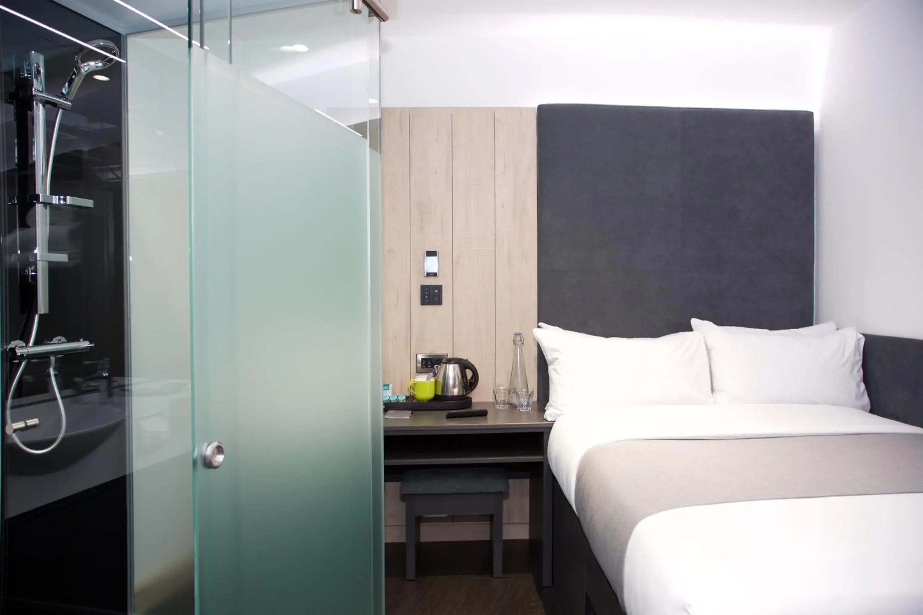 Queen Room - Disability Access in The Z Hotel Bath Queen Room - Disability Access in The Z Hotel Bath