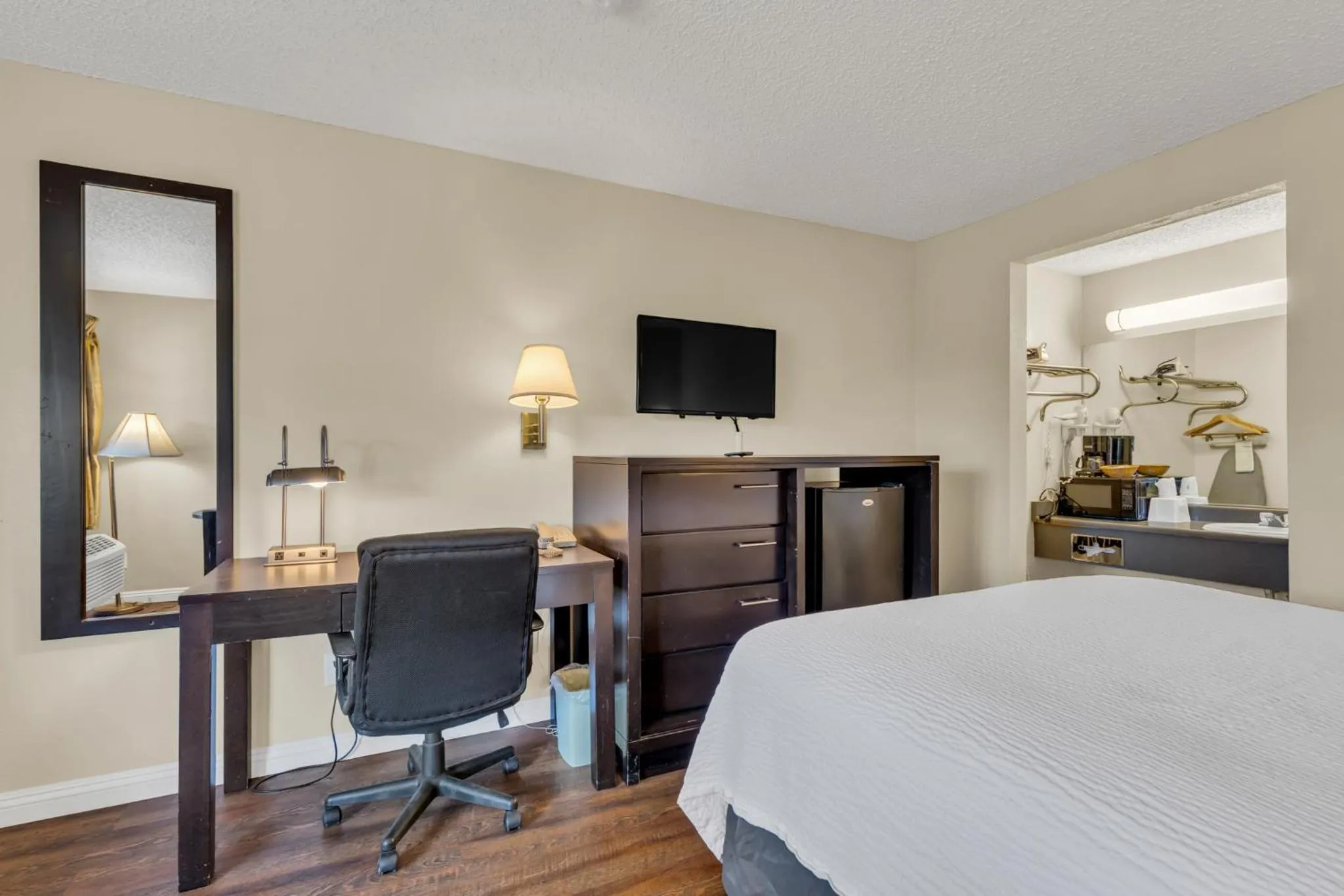 Bed in Days Inn by Wyndham Carson City