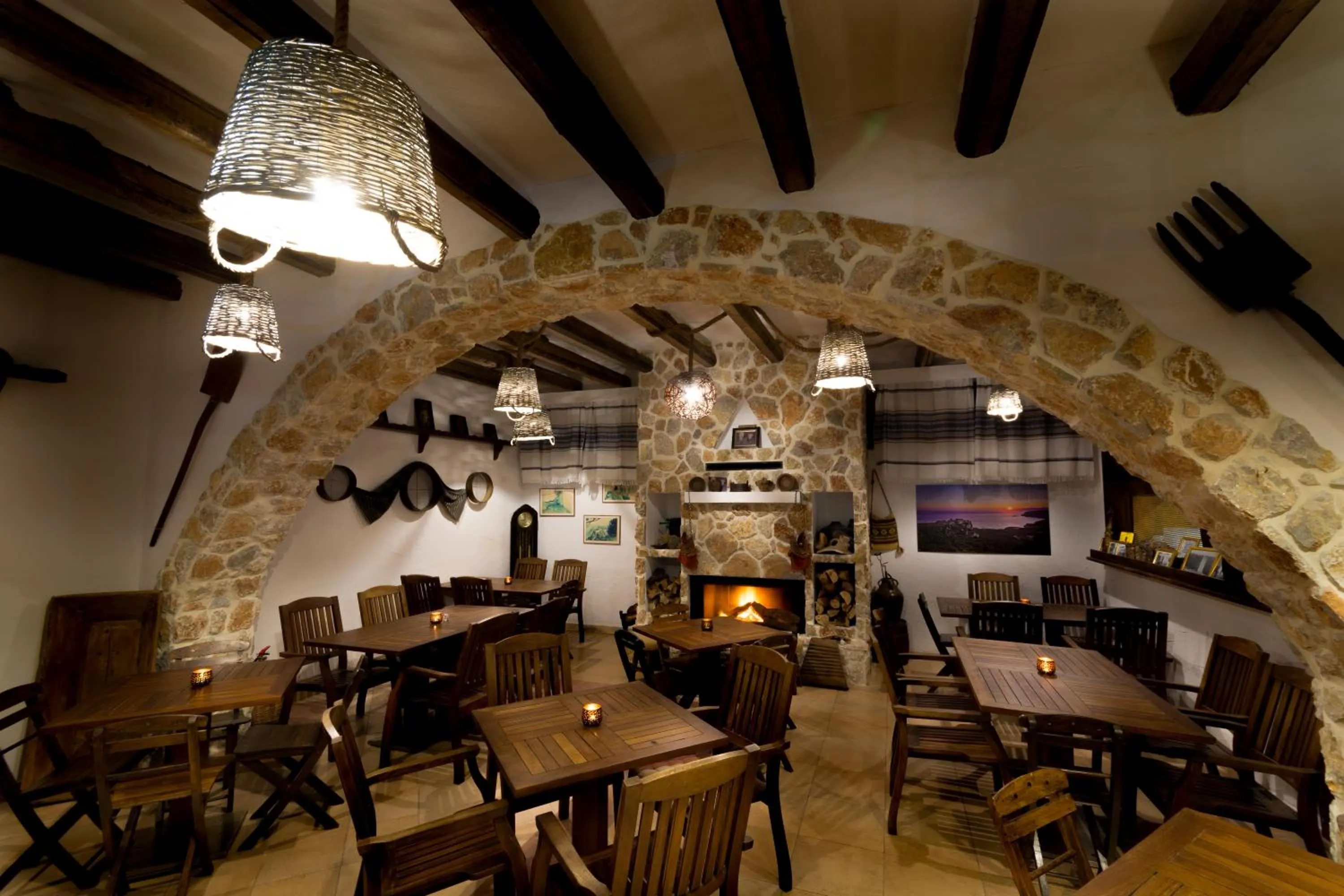 Restaurant/places to eat in Limeri Traditional Guest House