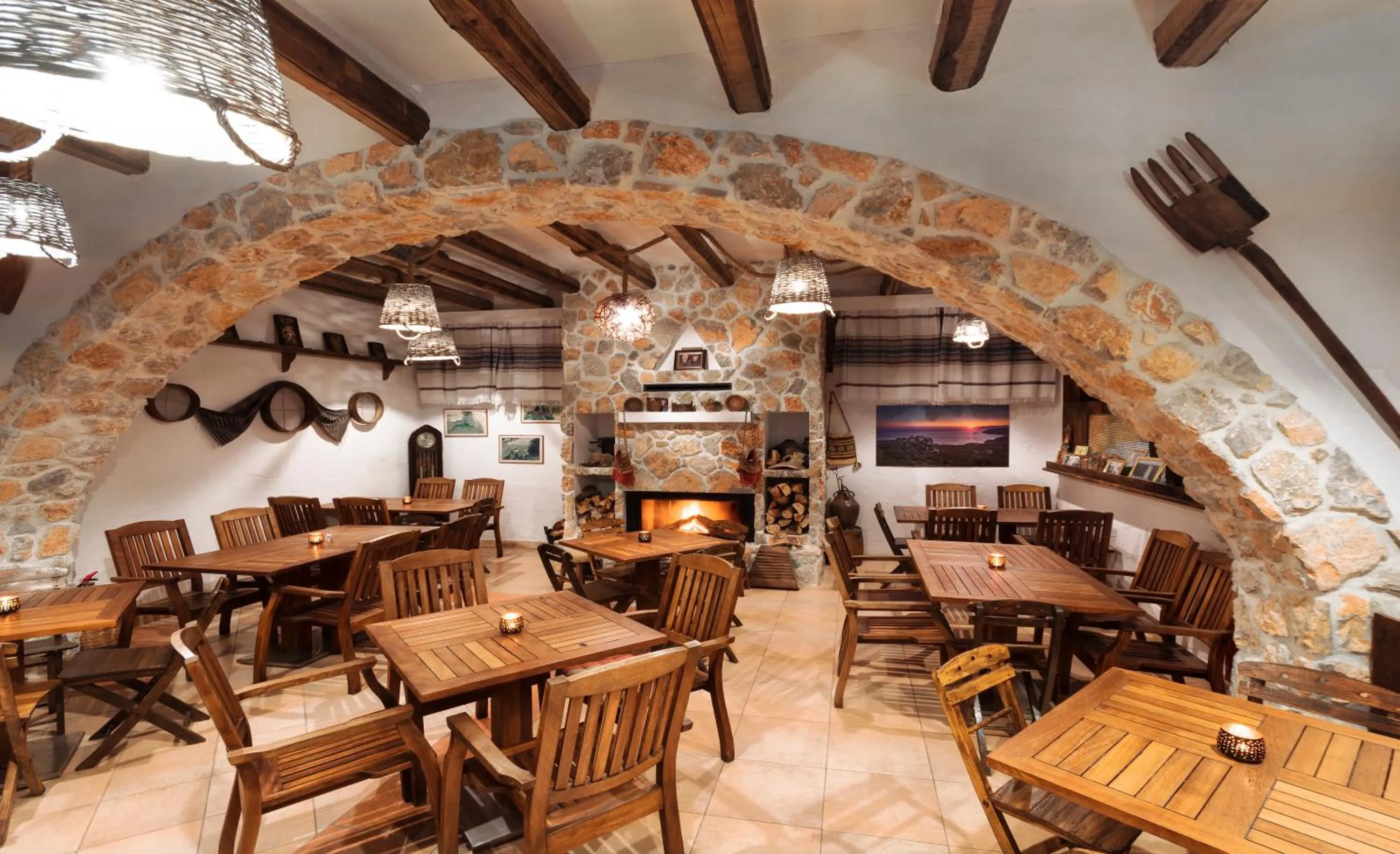 Restaurant/places to eat in Limeri Traditional Guest House