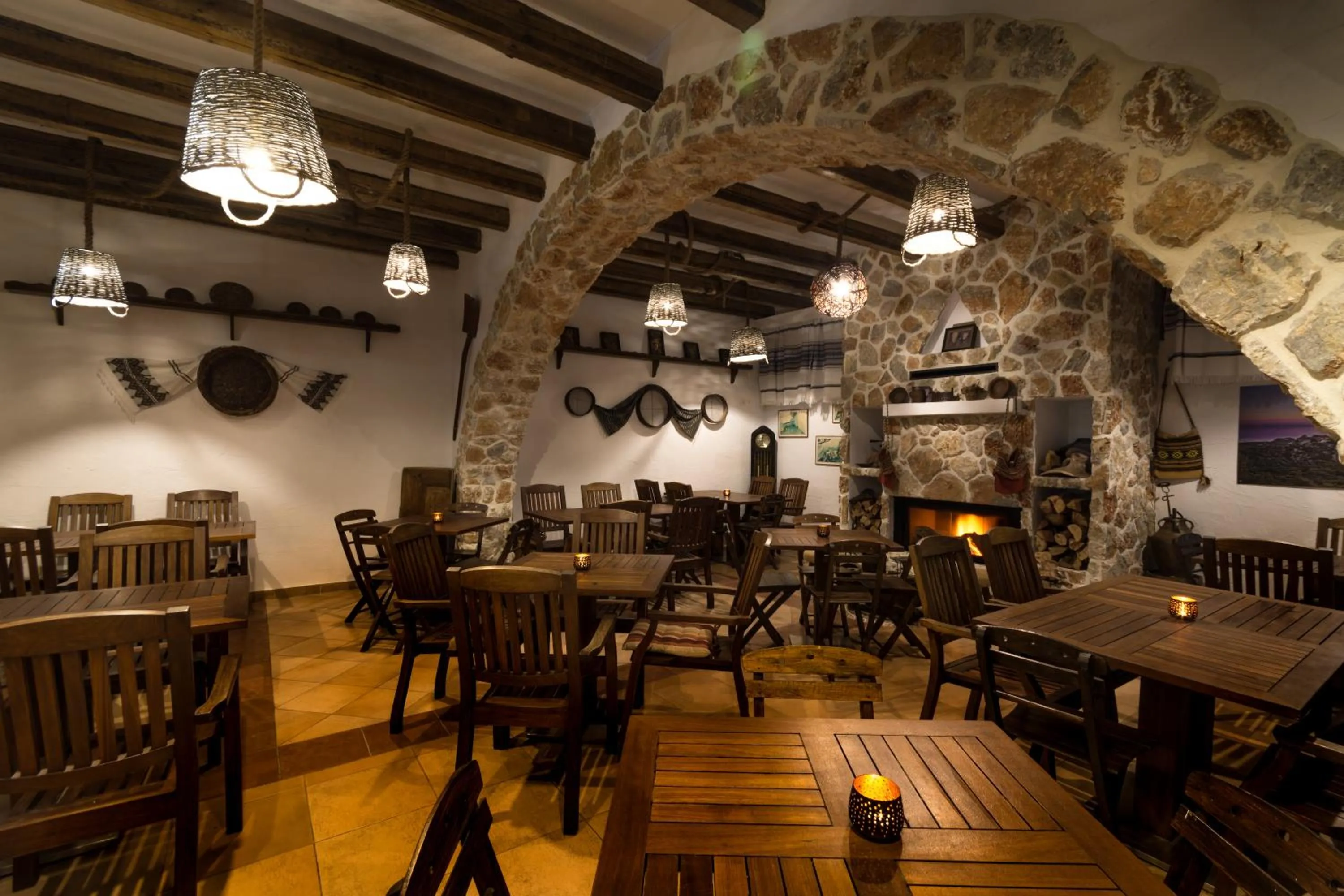 Restaurant/places to eat in Limeri Traditional Guest House