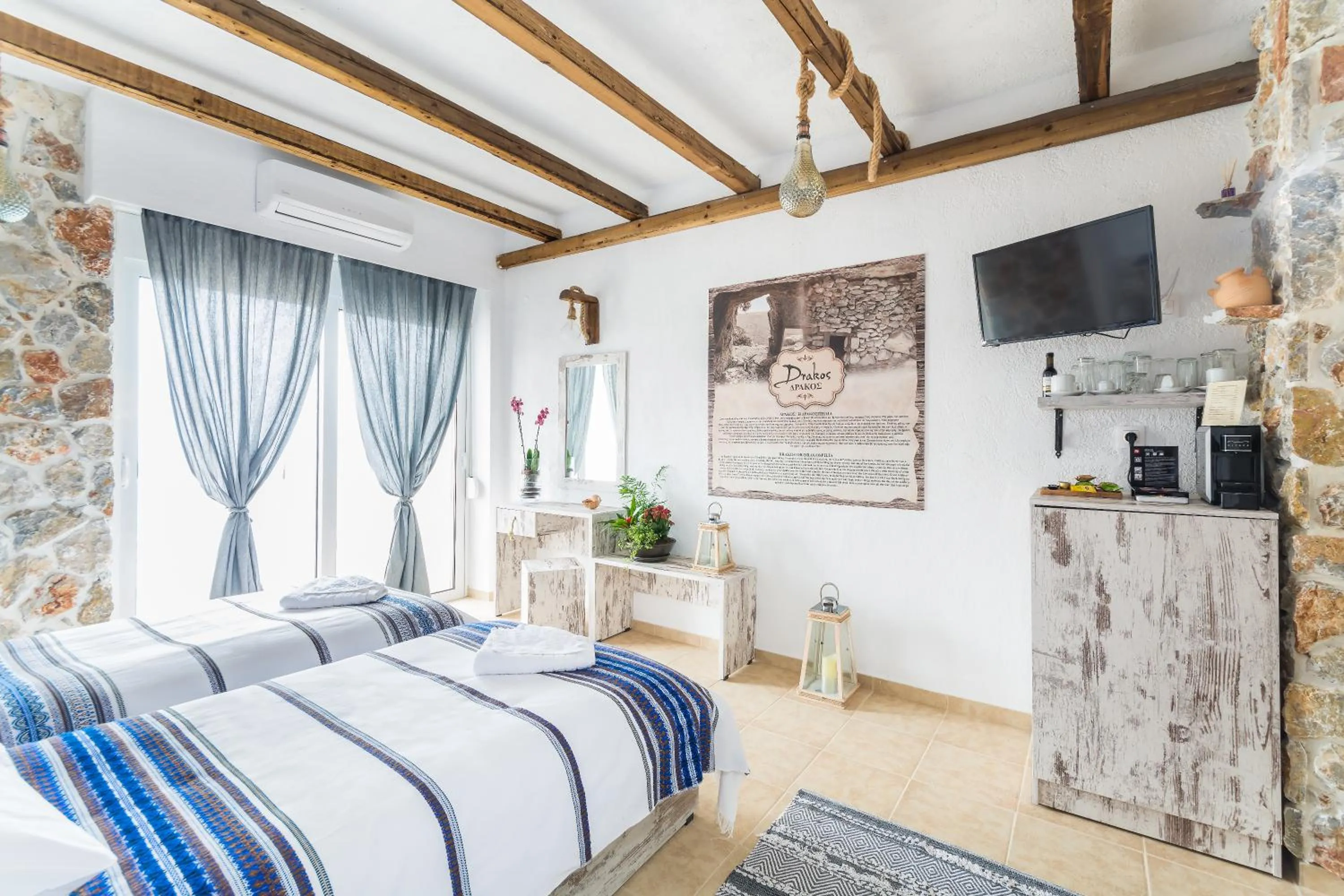 Photo of the whole room, Bed in Limeri Traditional Guest House