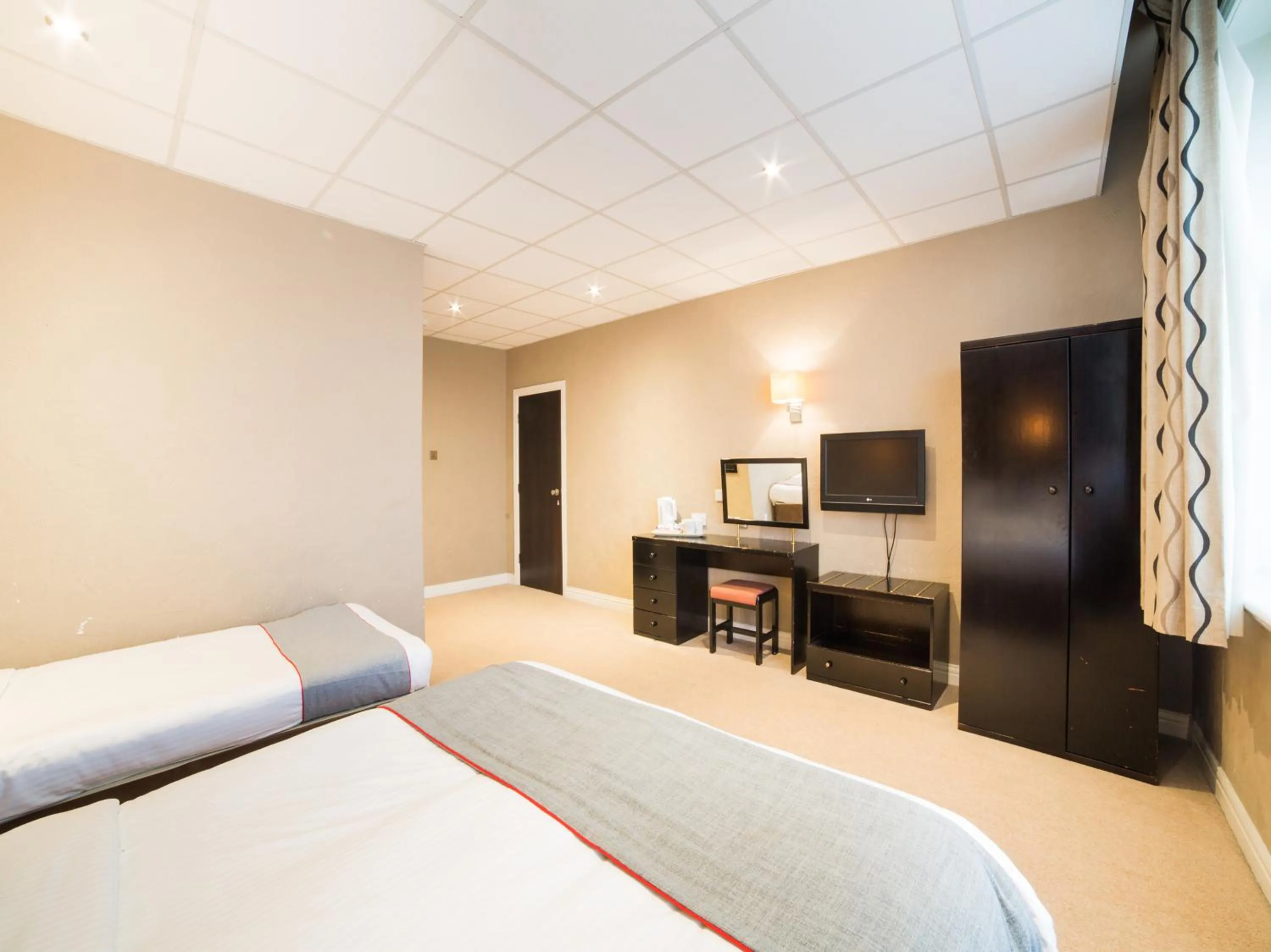 Photo of the whole room, TV/Entertainment Center in OYO Hotel Majestic