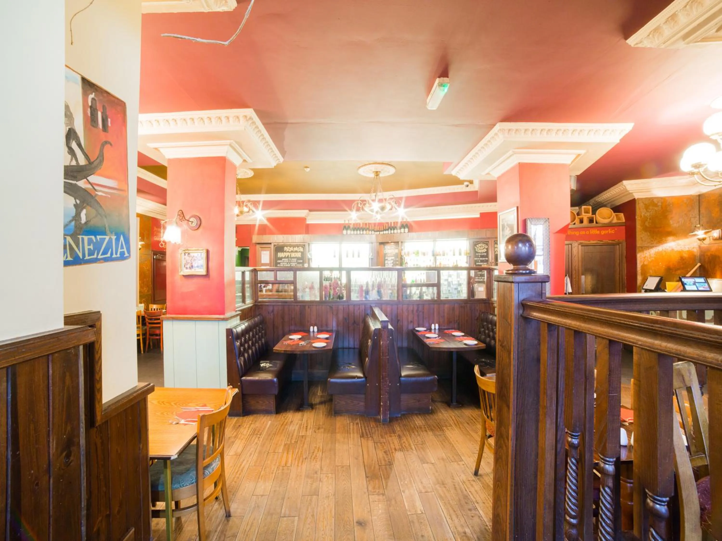 Restaurant/Places to Eat in OYO Hotel Majestic