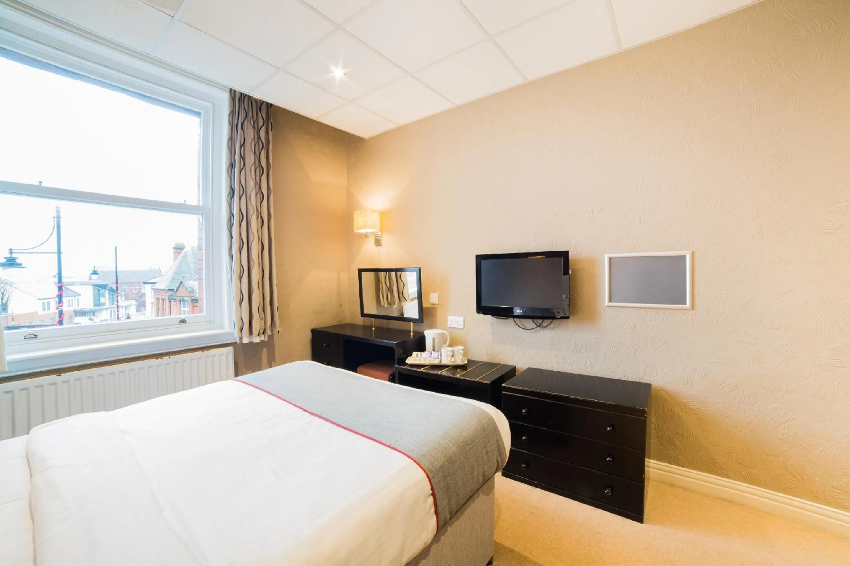 Bedroom in OYO Hotel Majestic