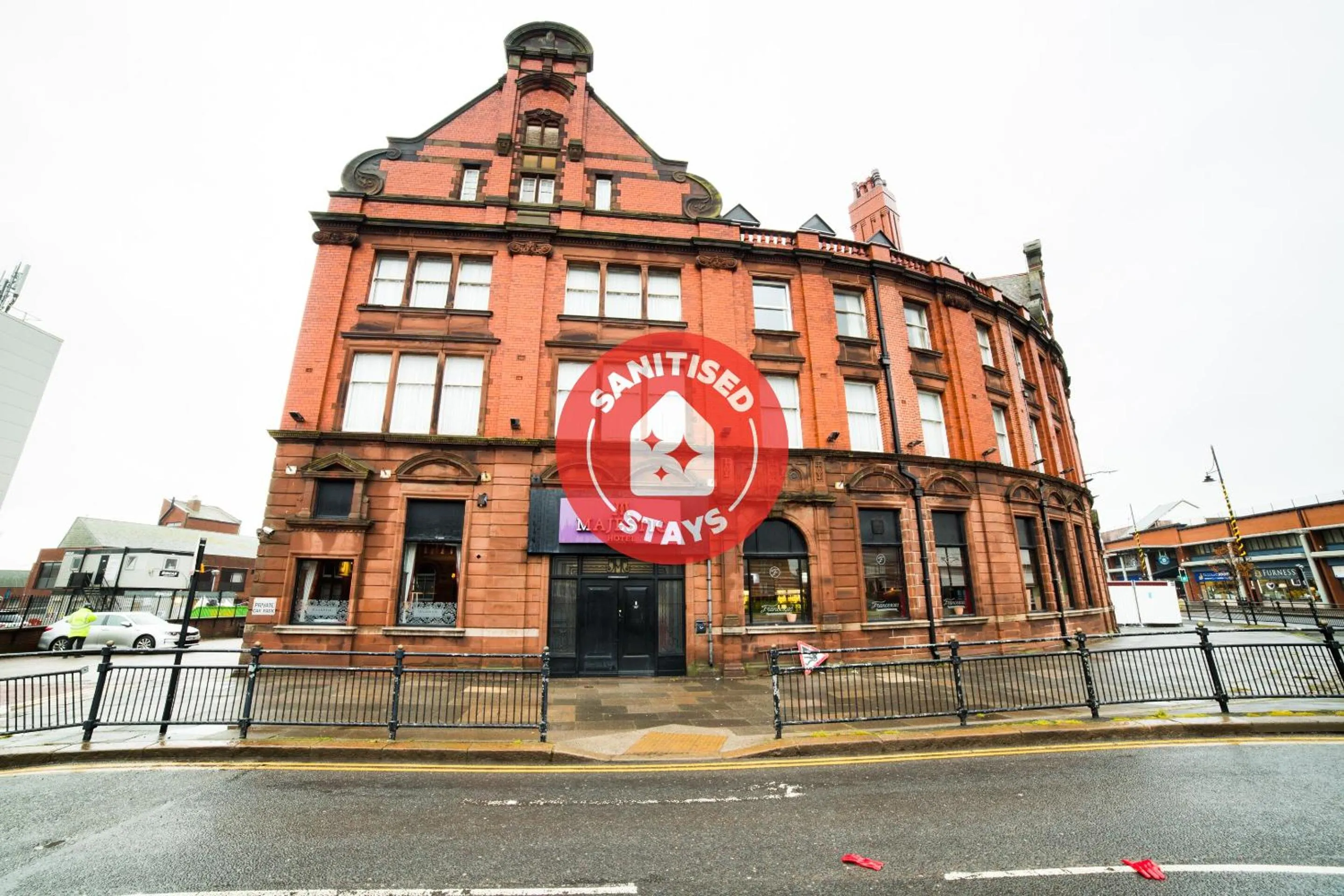 Facade/entrance, Property Building in OYO Hotel Majestic
