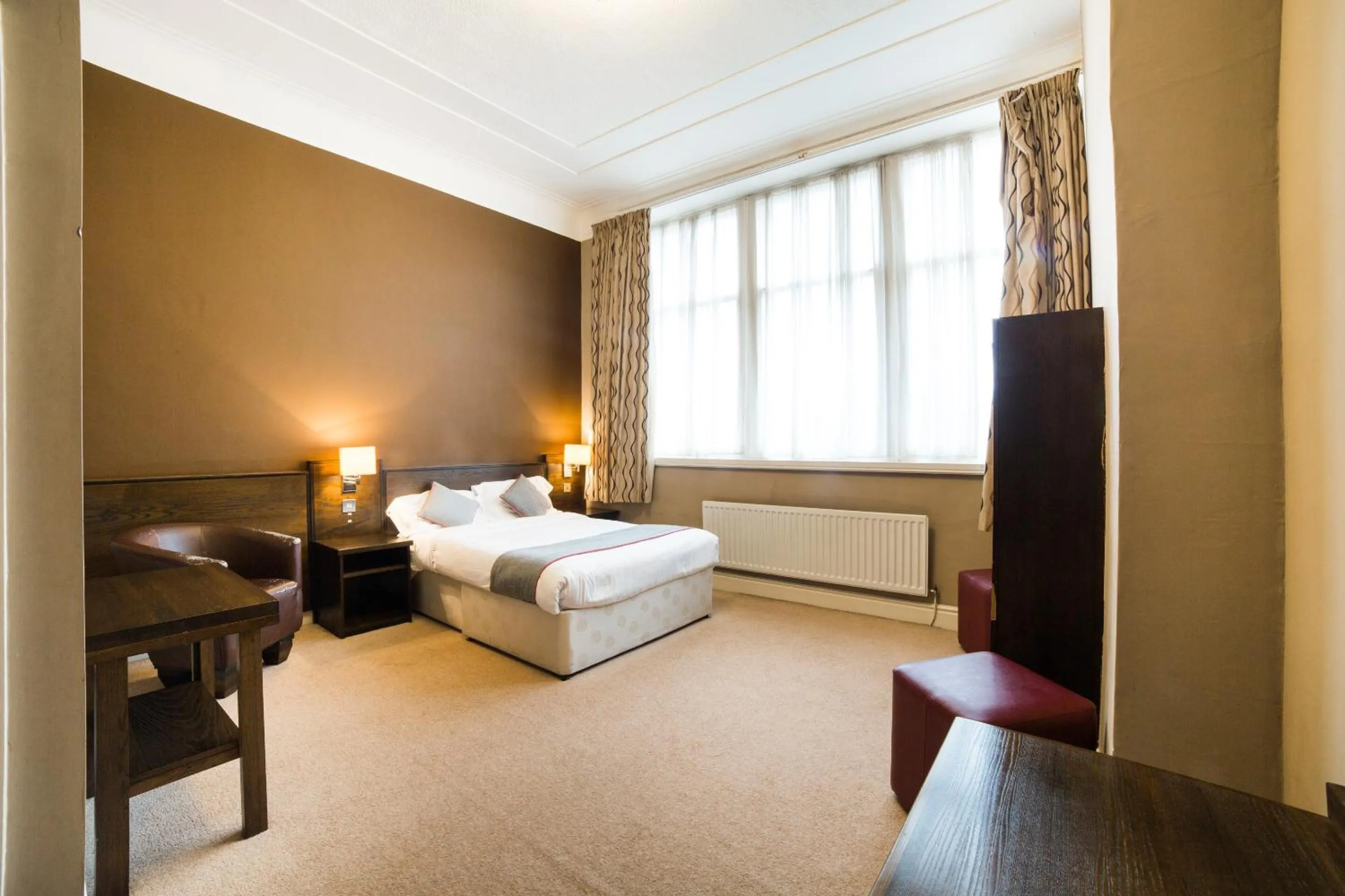 Bedroom in OYO Hotel Majestic