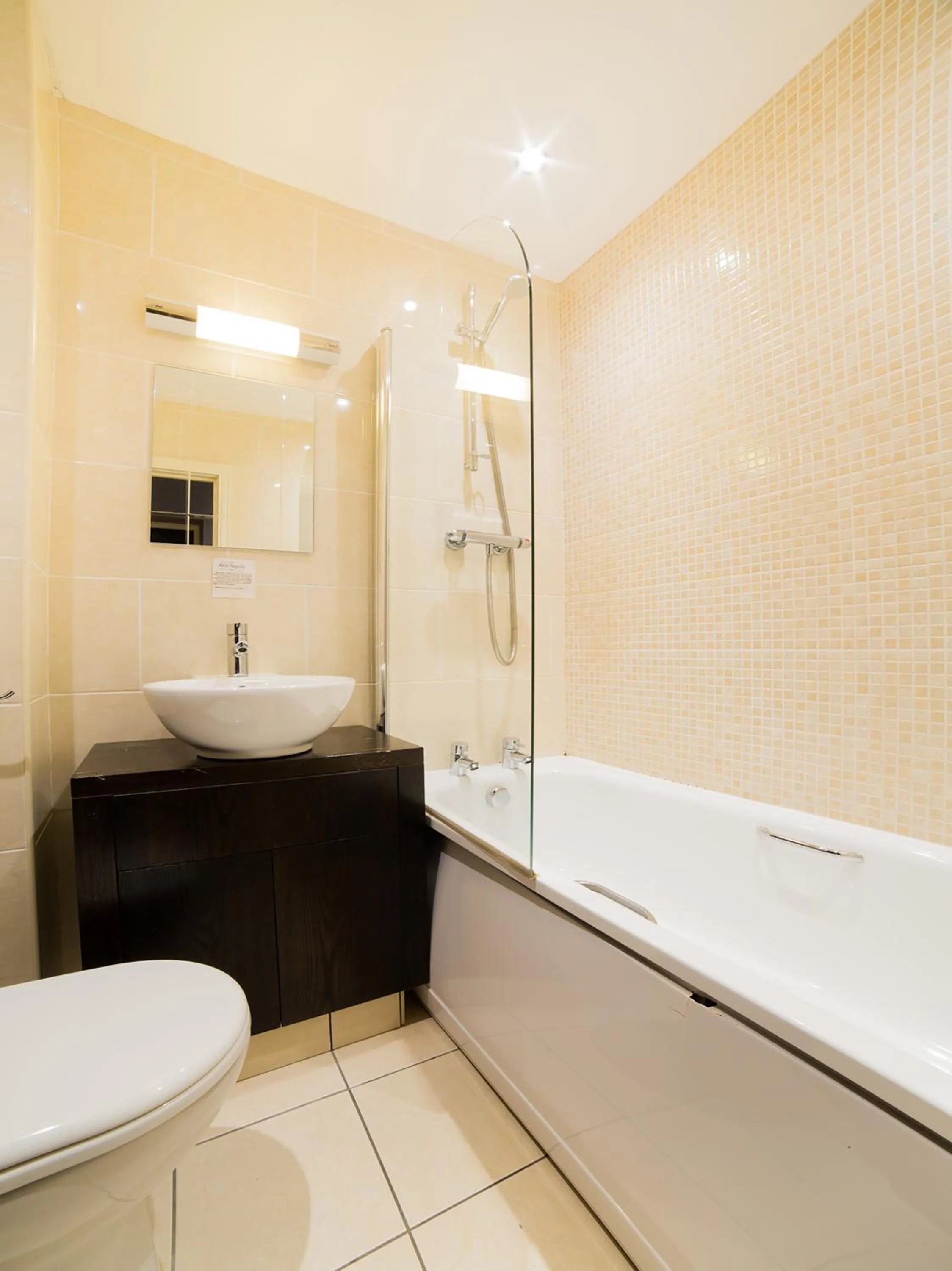 Bathroom in OYO Hotel Majestic