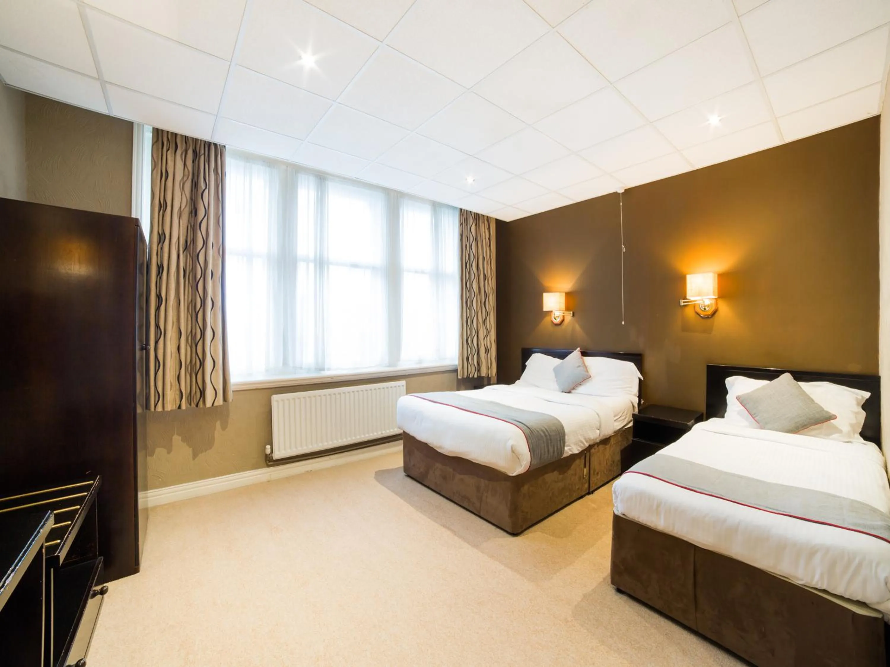 Photo of the whole room in OYO Hotel Majestic