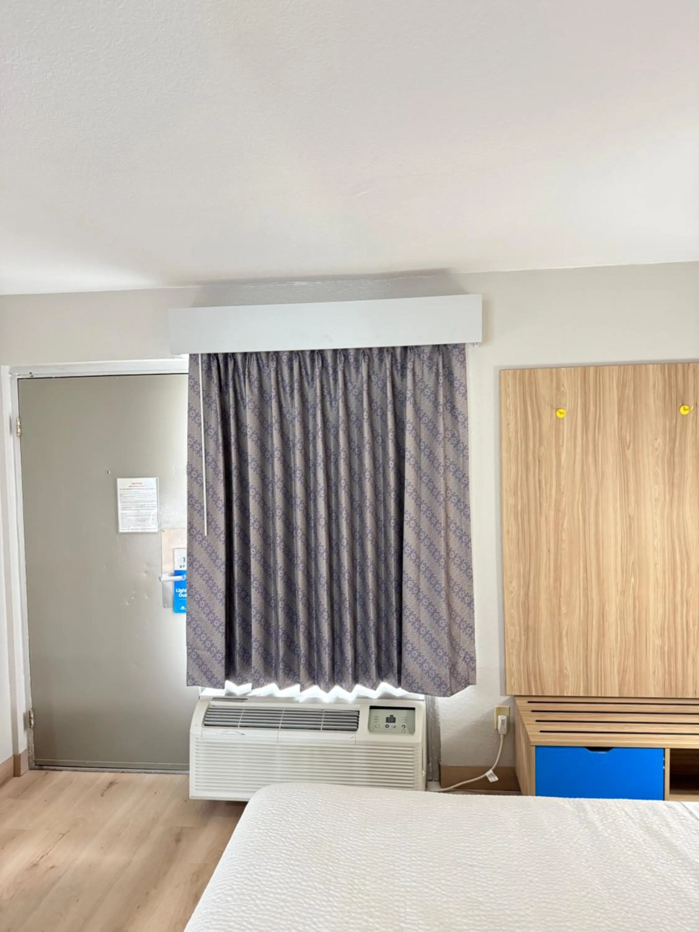 Decorative detail, Bed in Days Inn by Wyndham Shorter