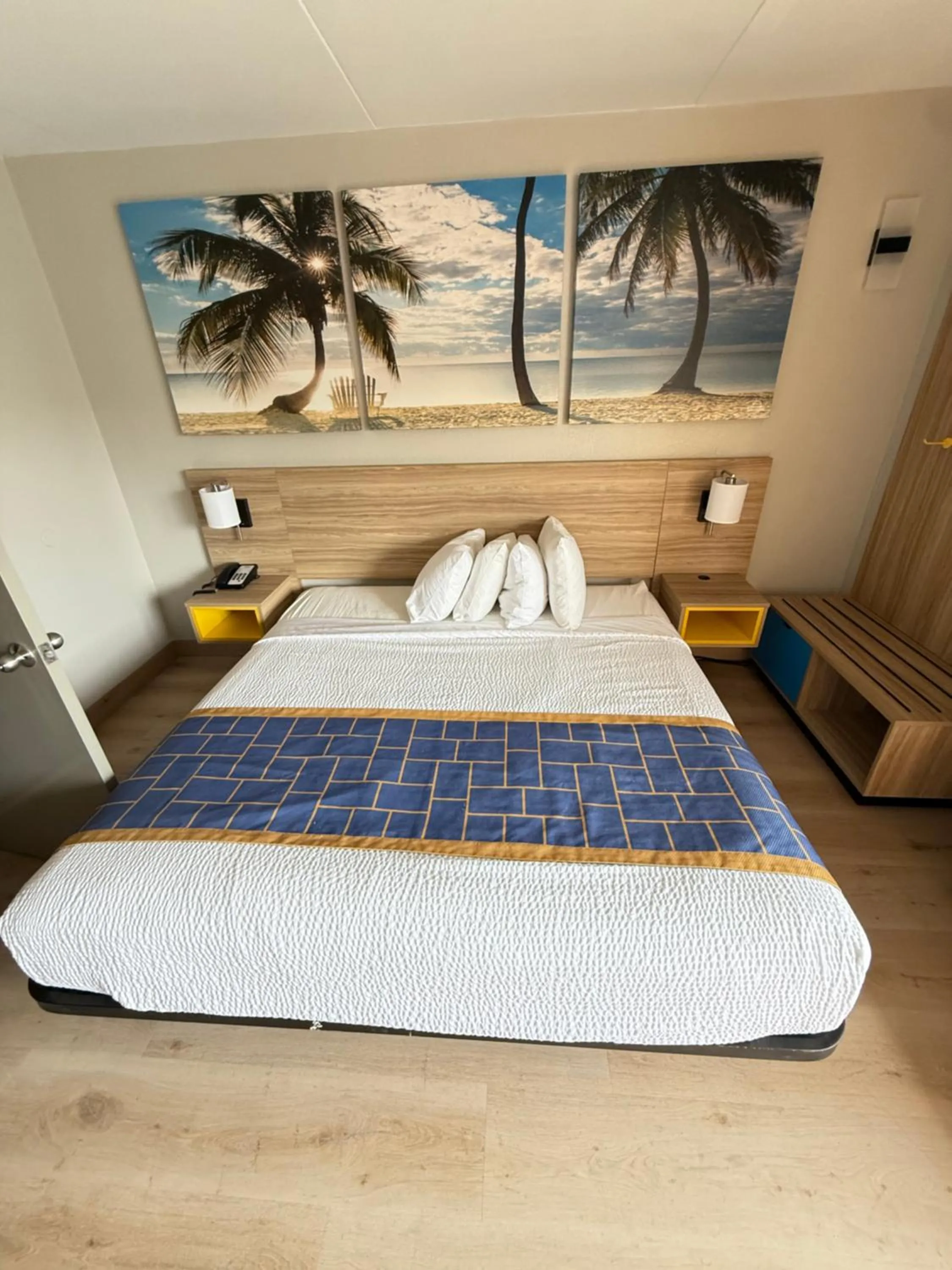 Bed in Days Inn by Wyndham Shorter