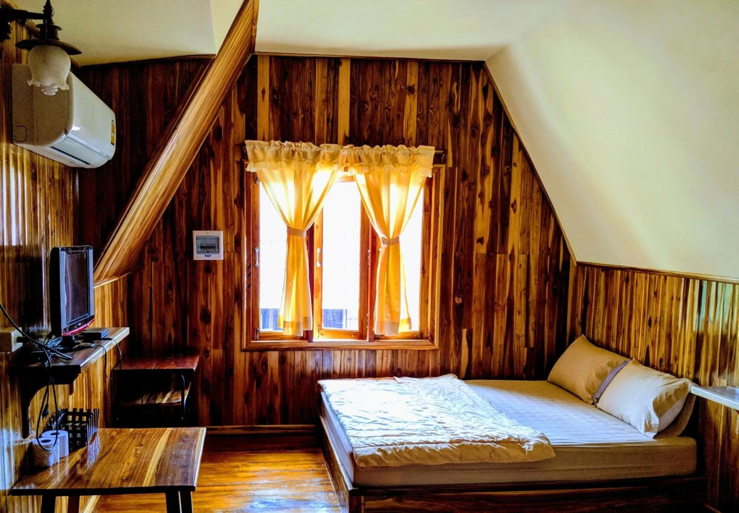 Bed in Bansuanphuhong Resort