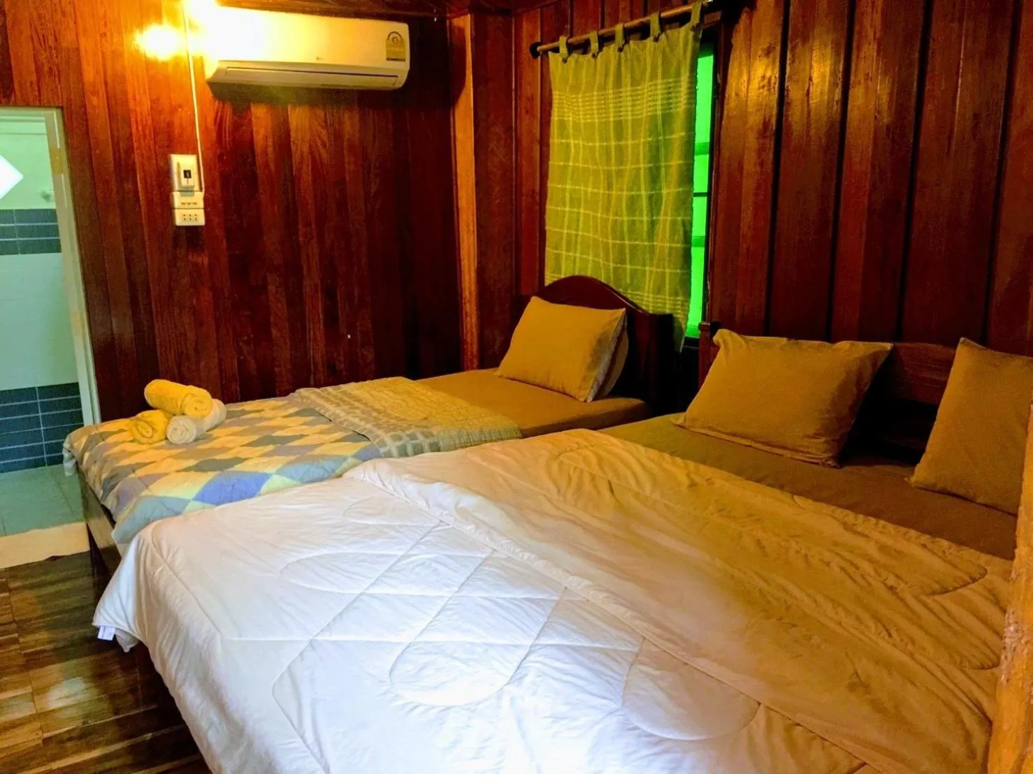Bed in Bansuanphuhong Resort