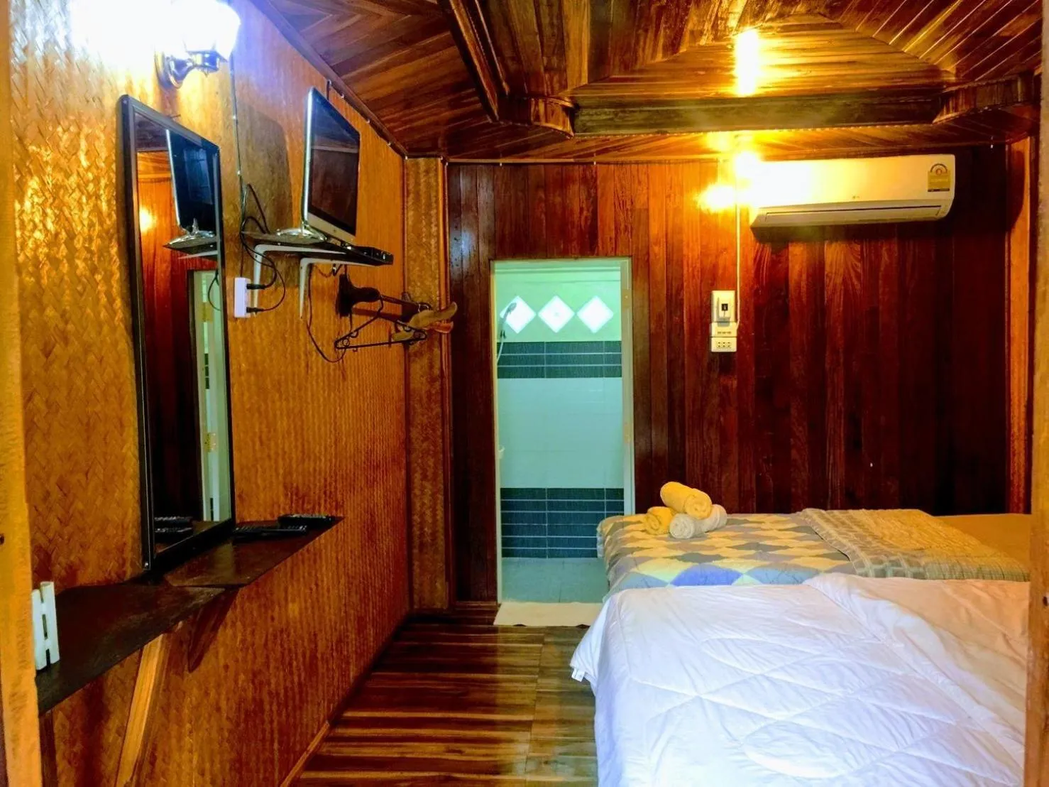 Bed in Bansuanphuhong Resort