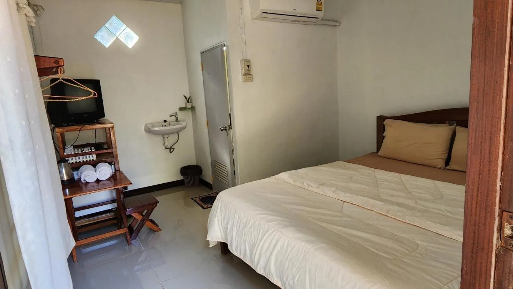 Bed in Bansuanphuhong Resort