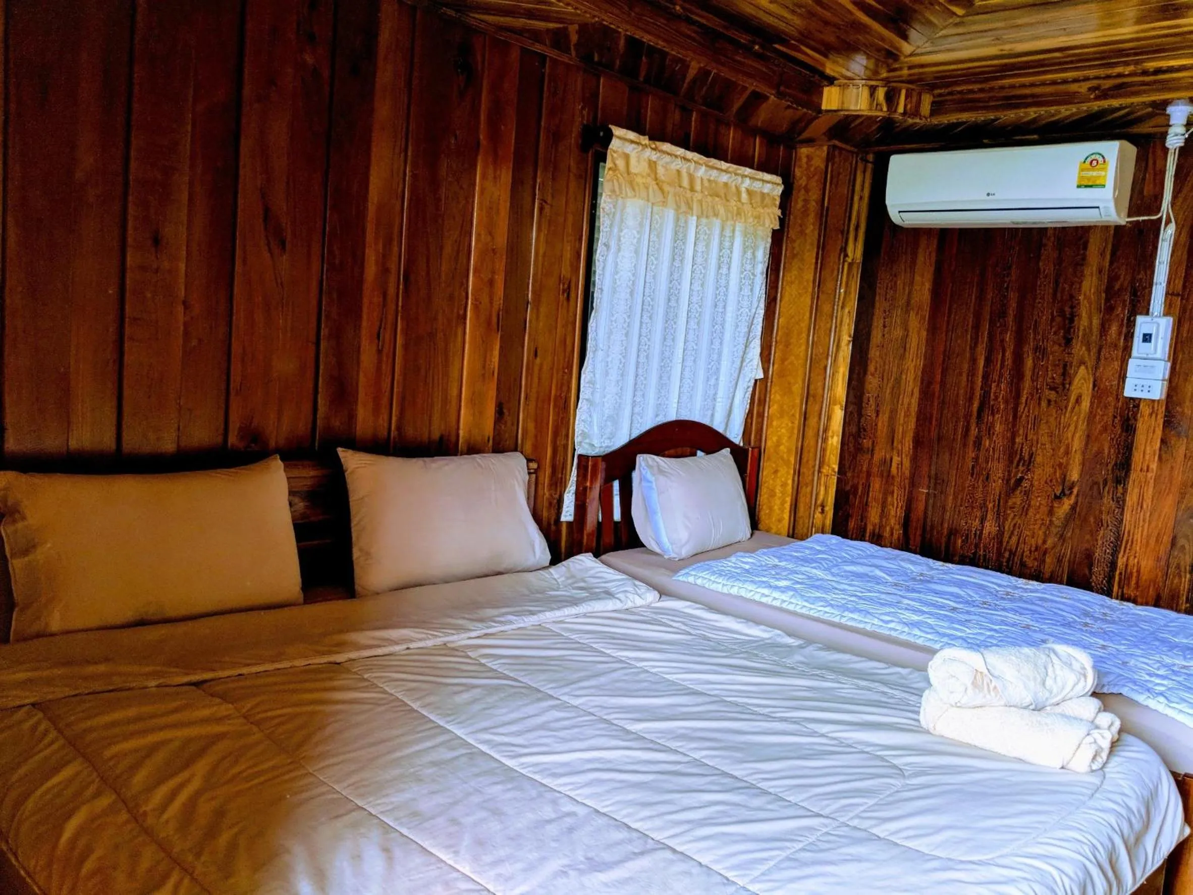 Bed in Bansuanphuhong Resort