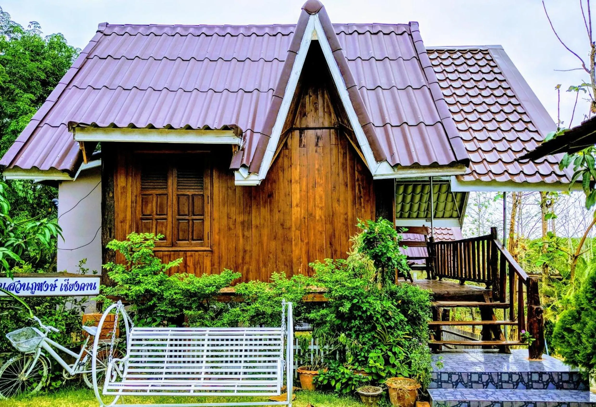 Bansuanphuhong Resort