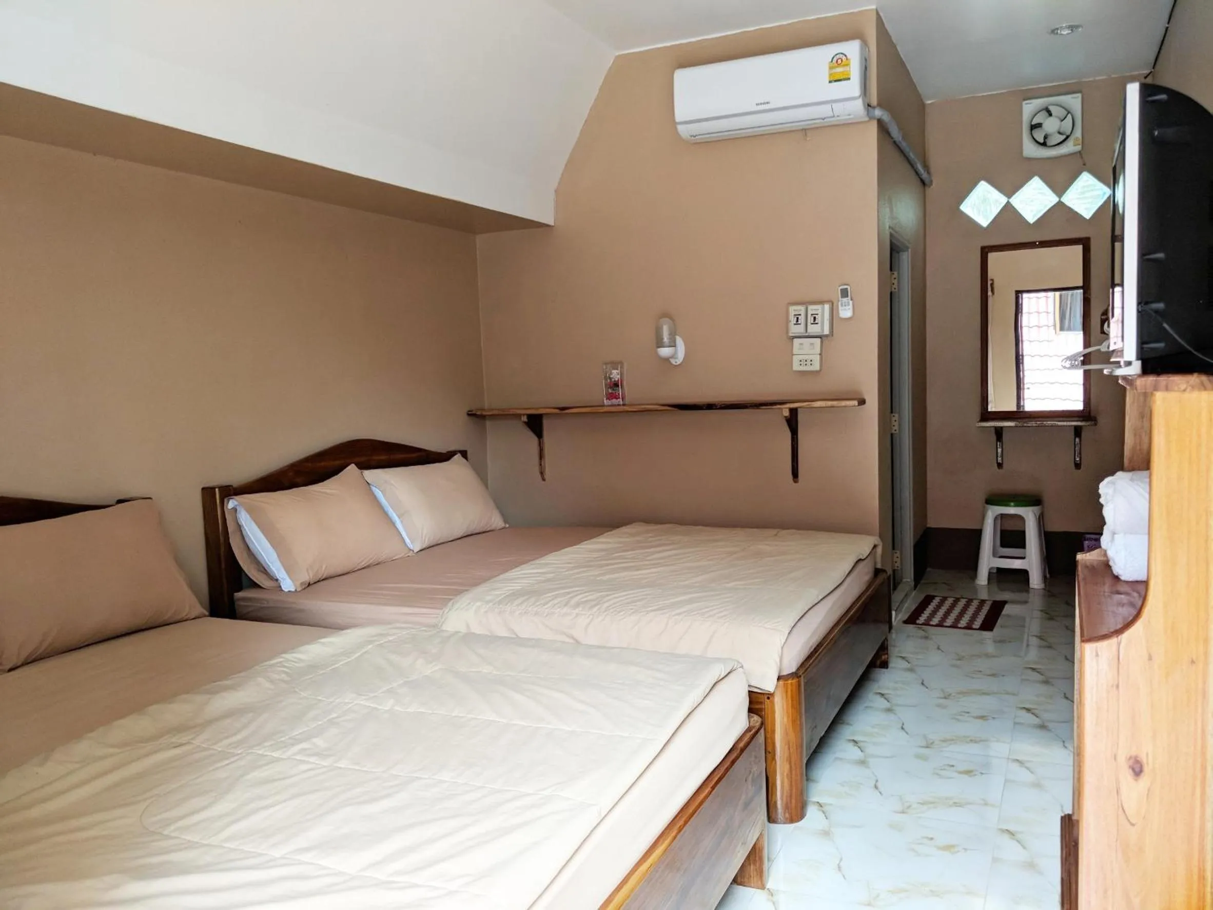 Bed in Bansuanphuhong Resort