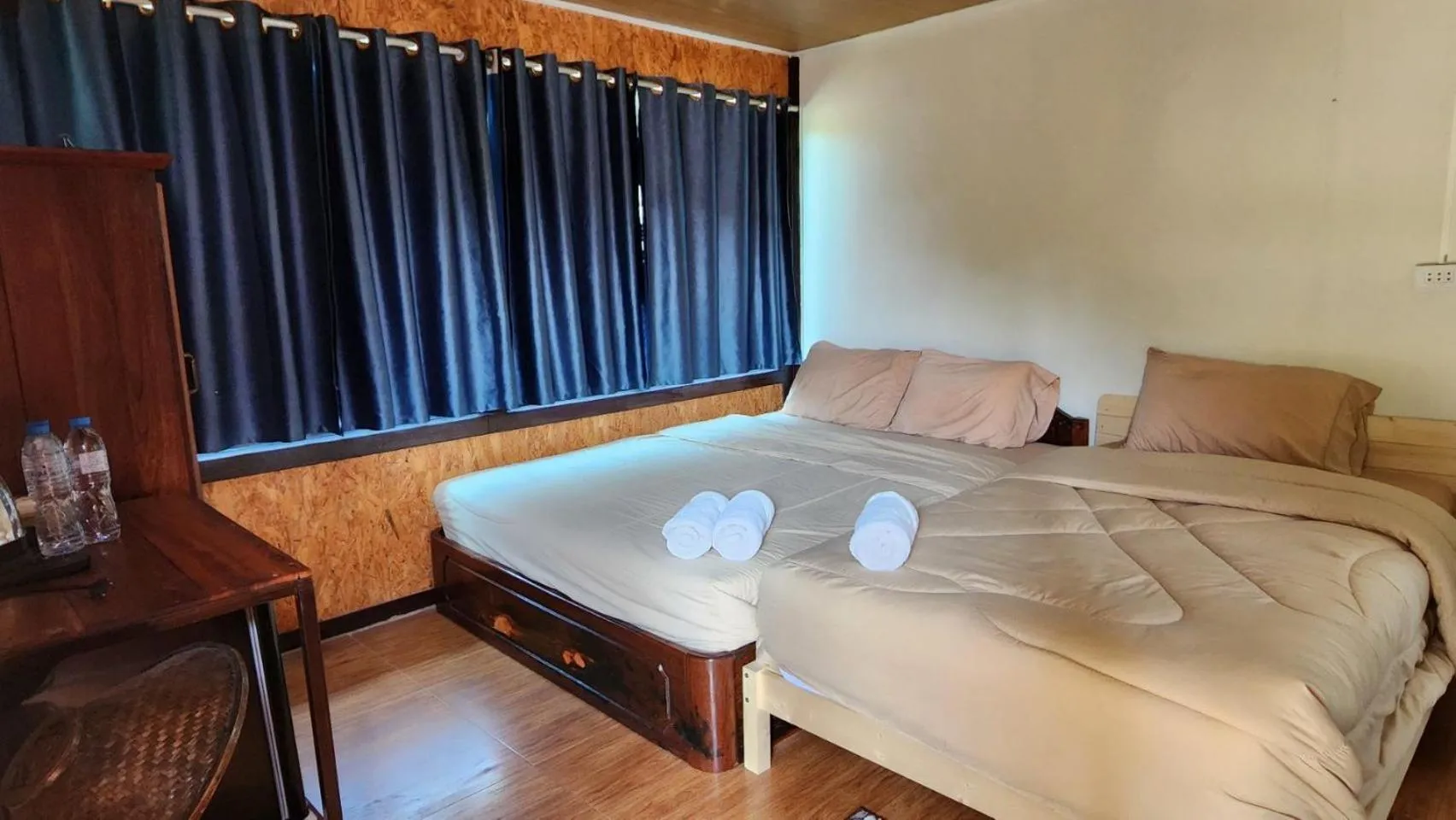 Bed in Bansuanphuhong Resort