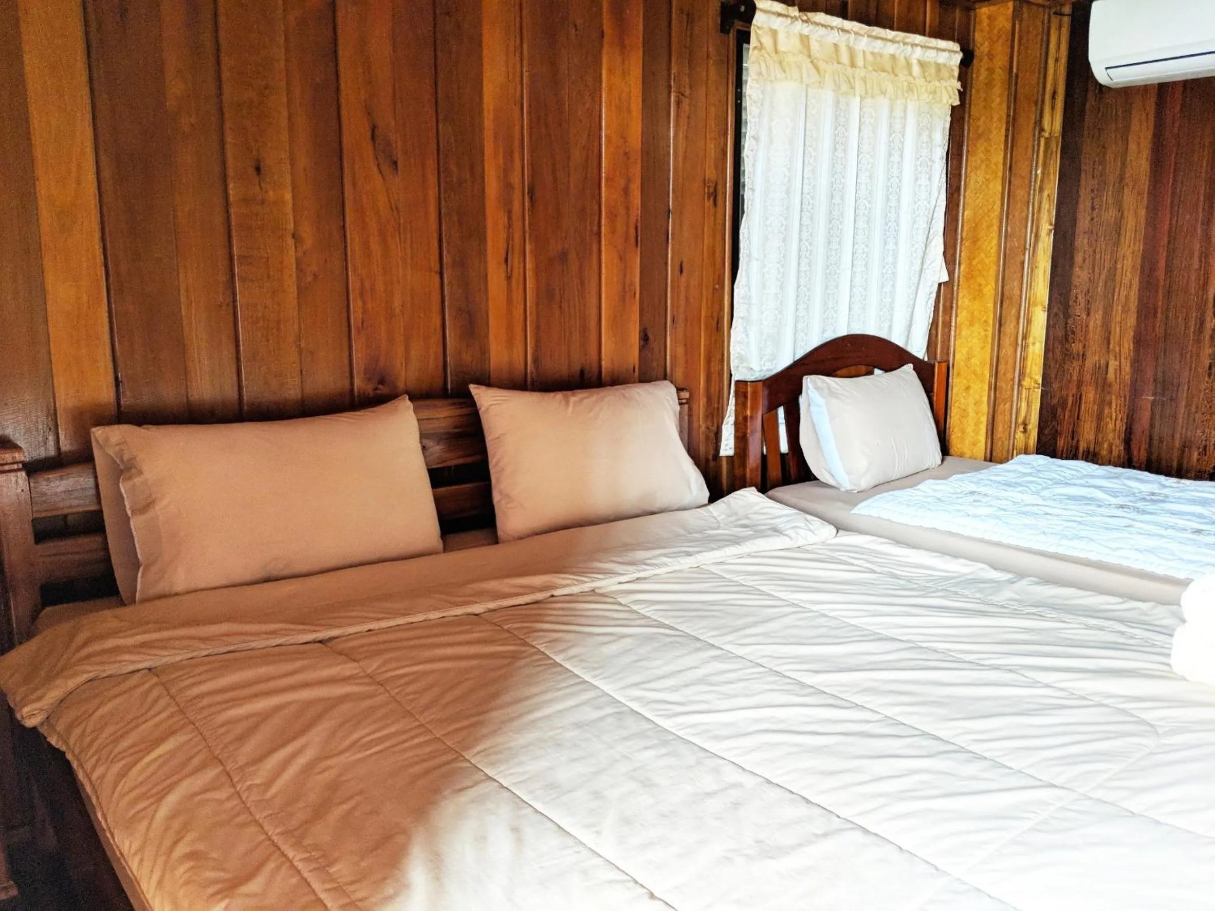 Bed in Bansuanphuhong Resort