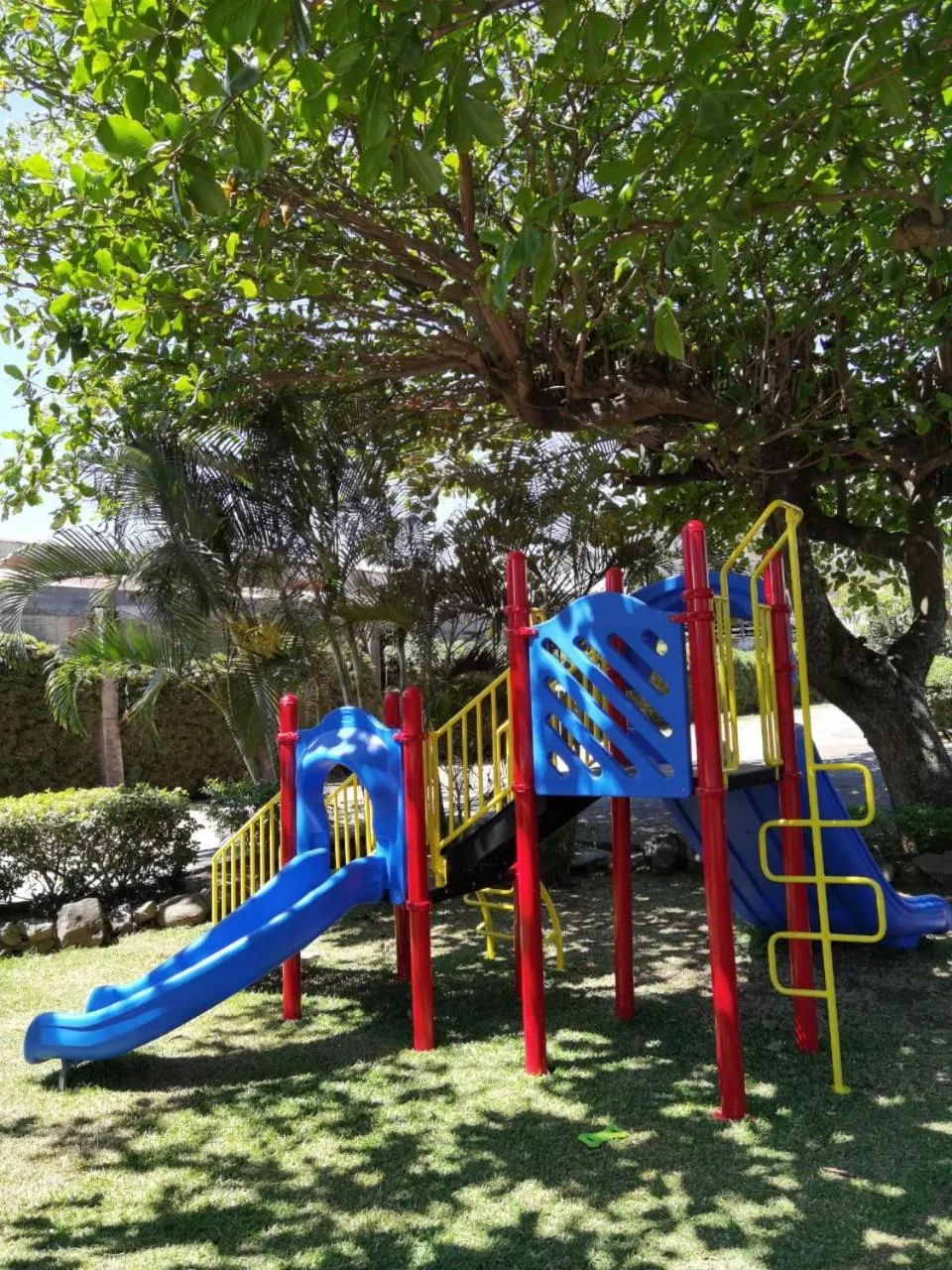 Swimming pool in Hotel Bristol Aeropuerto