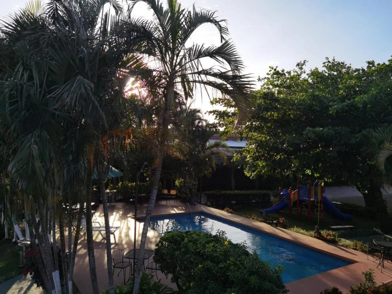Swimming pool in Hotel Bristol Aeropuerto