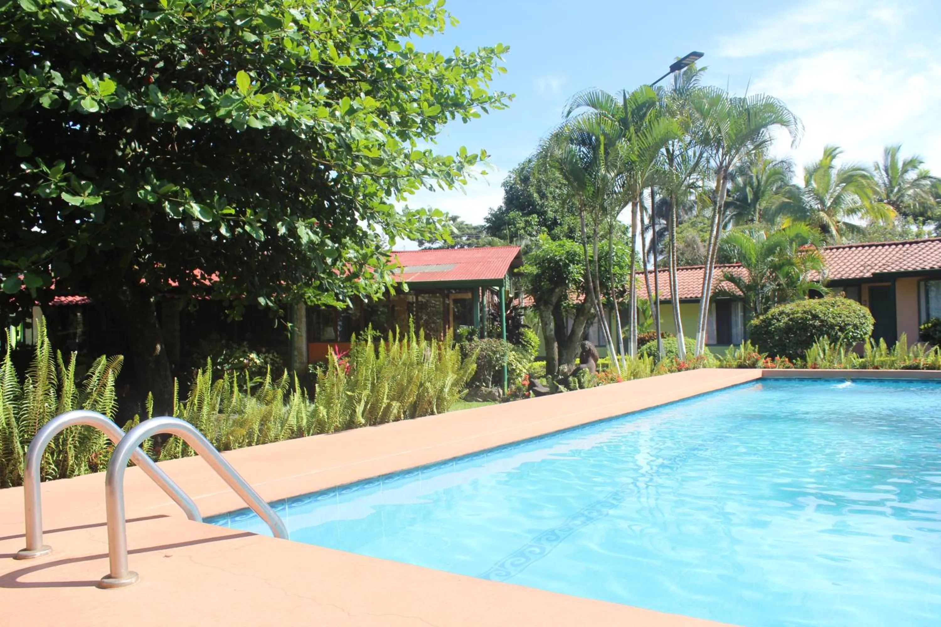 Swimming pool in Hotel Bristol Aeropuerto