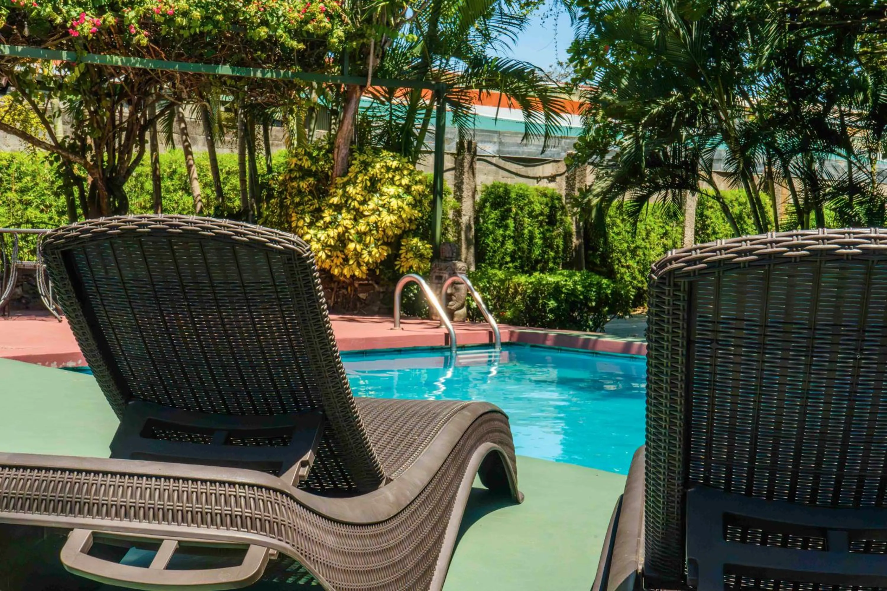 Swimming pool in Hotel Bristol Aeropuerto
