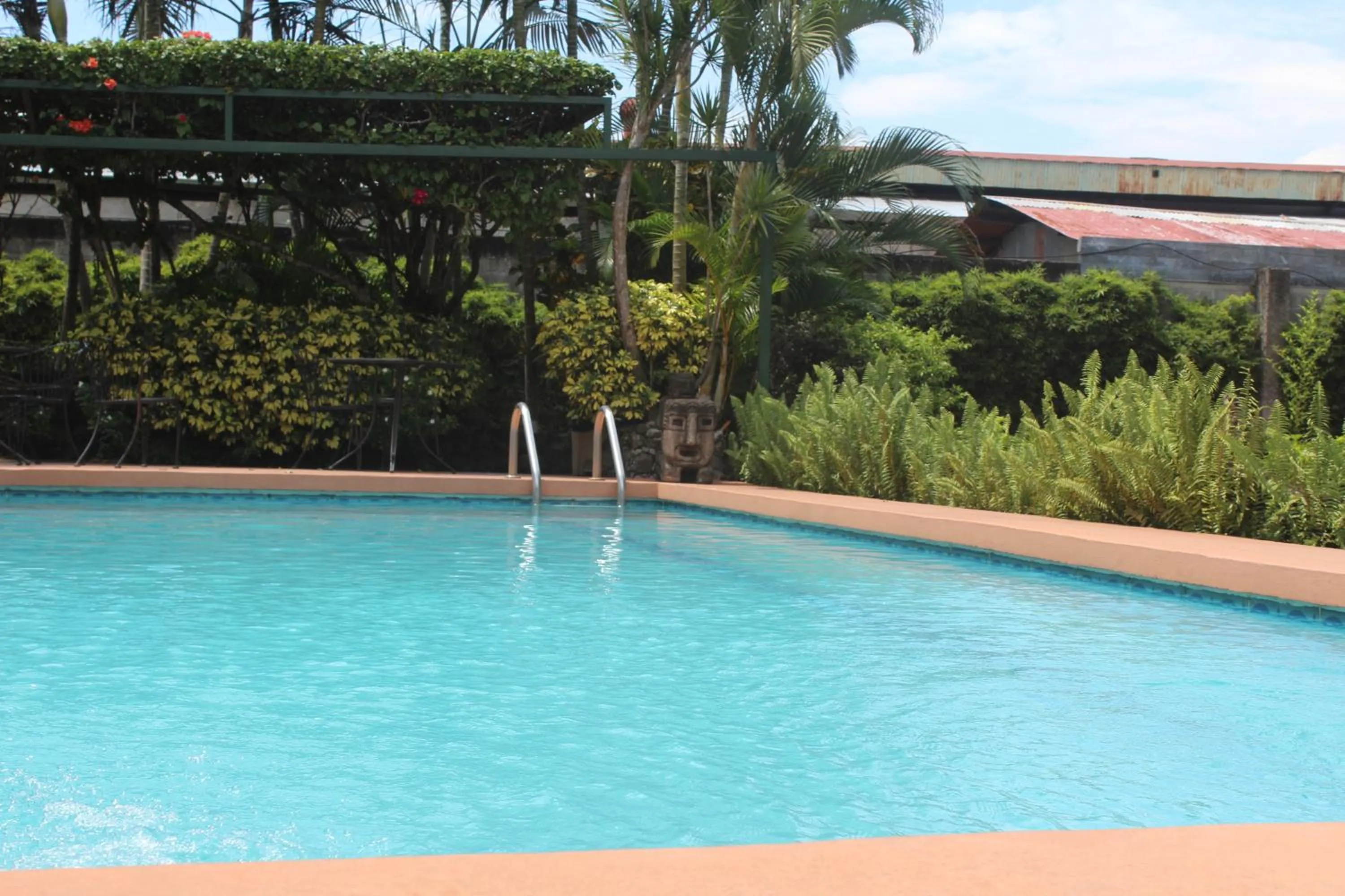 Swimming pool in Hotel Bristol Aeropuerto
