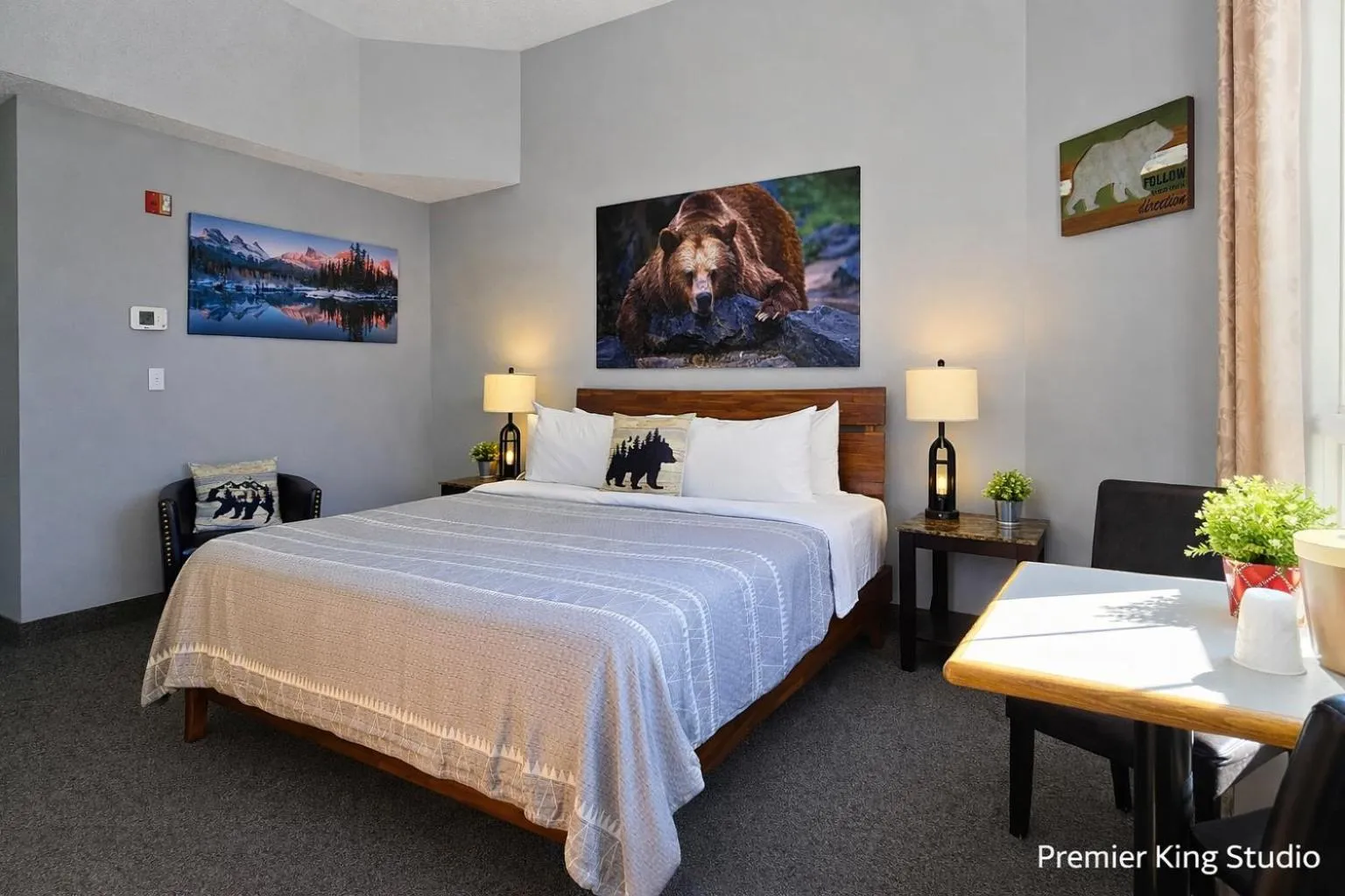 Bedroom, Bed in Mountain View Inn