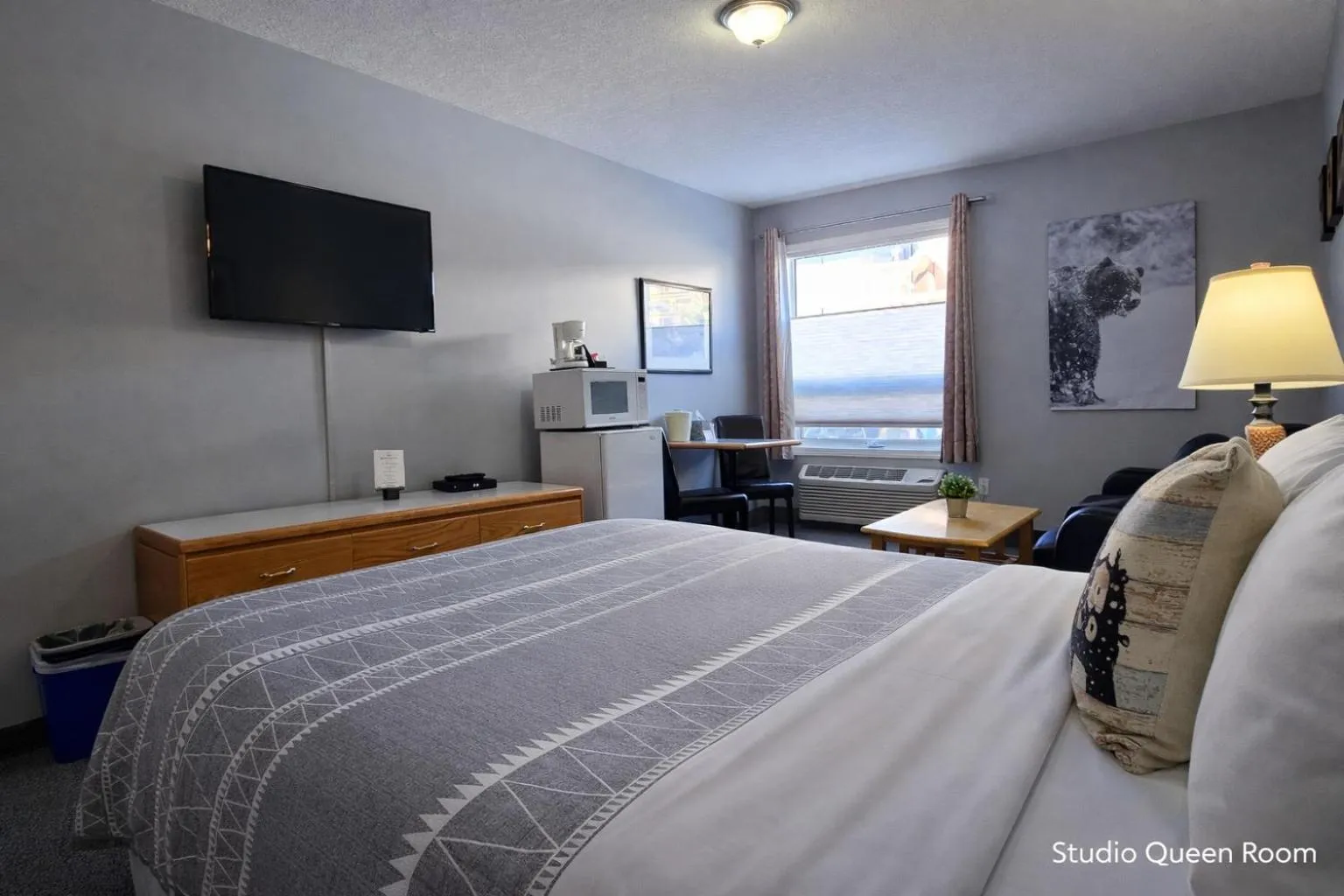 Bedroom, Bed in Mountain View Inn