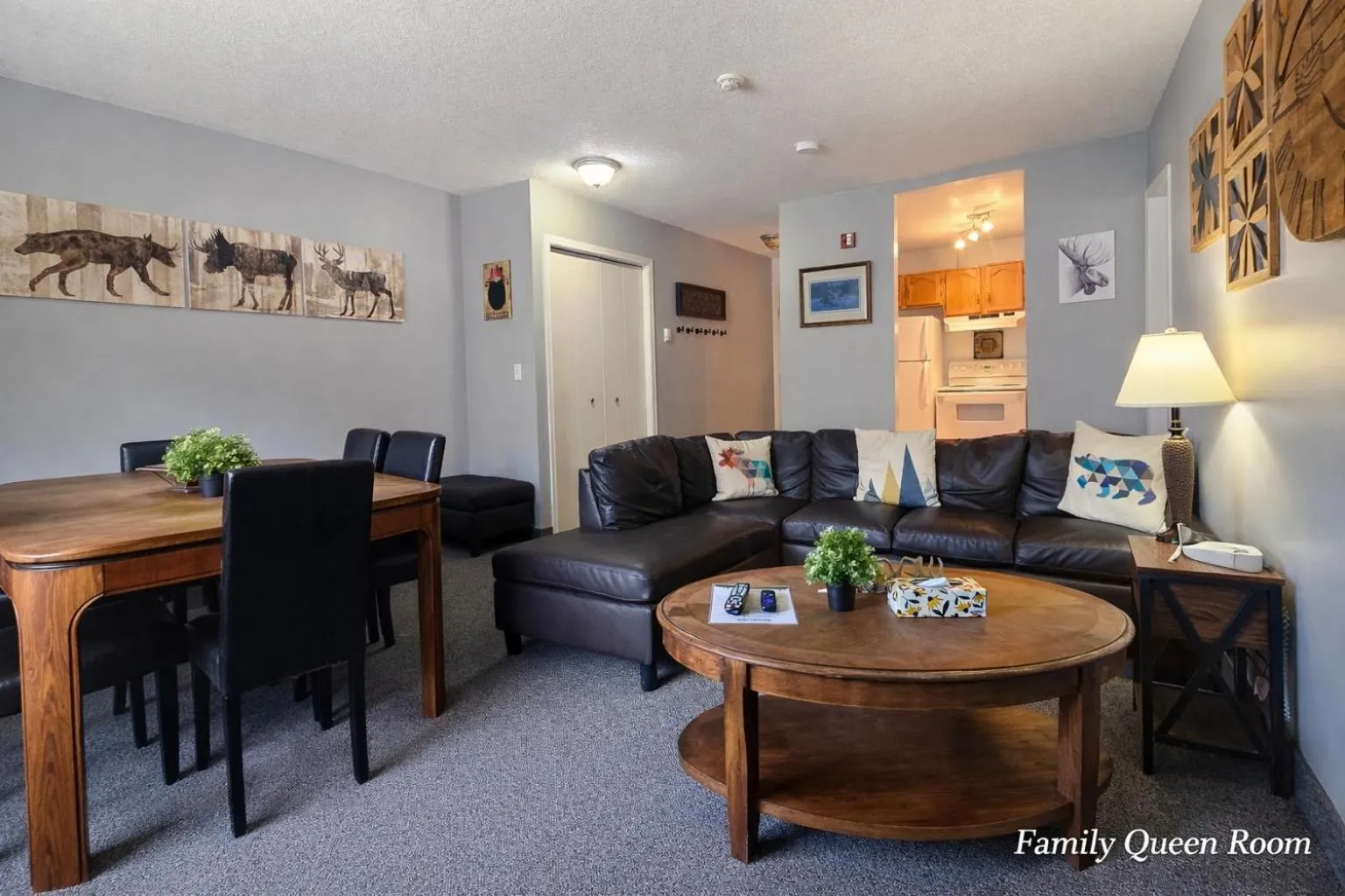 Living room in Mountain View Inn