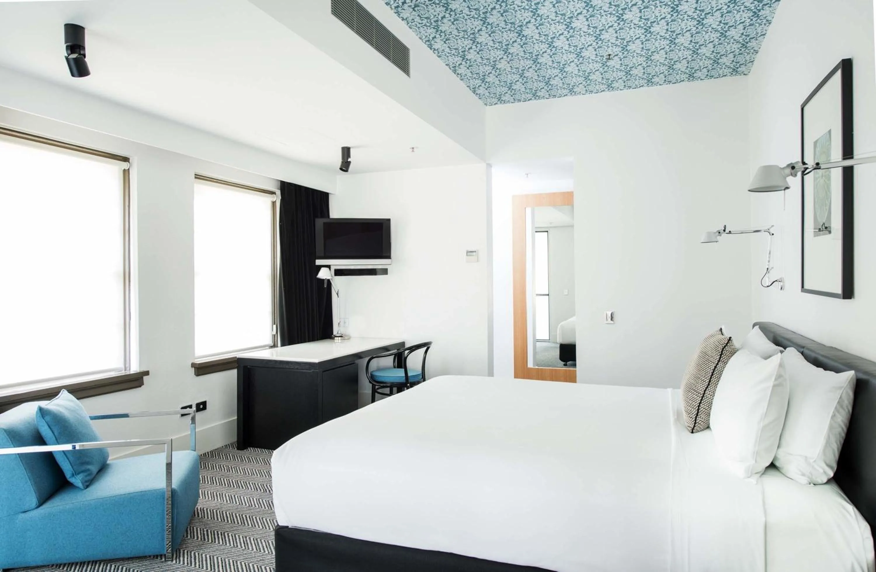 Bed in Peppers Gallery Hotel