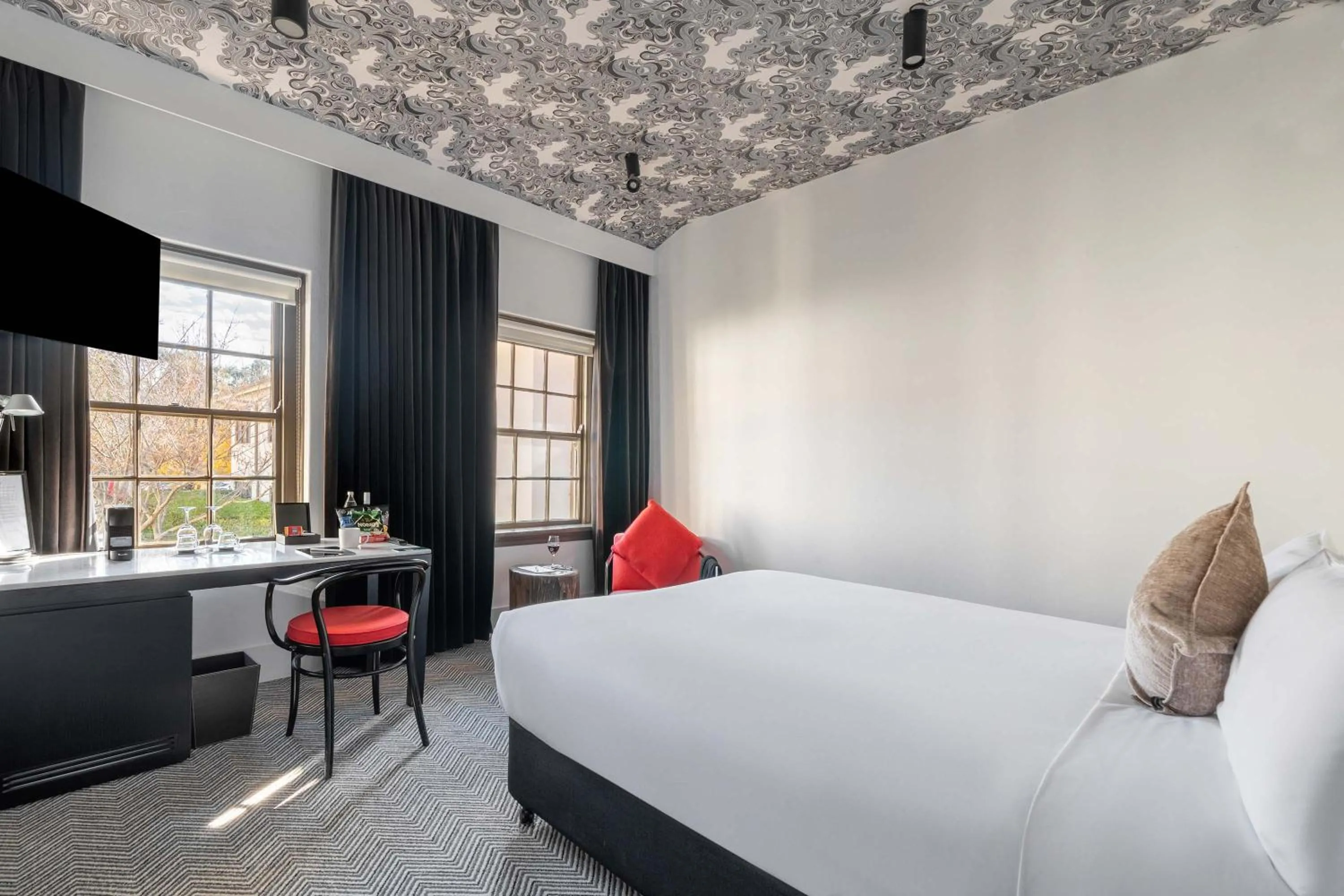 Bed in Peppers Gallery Hotel