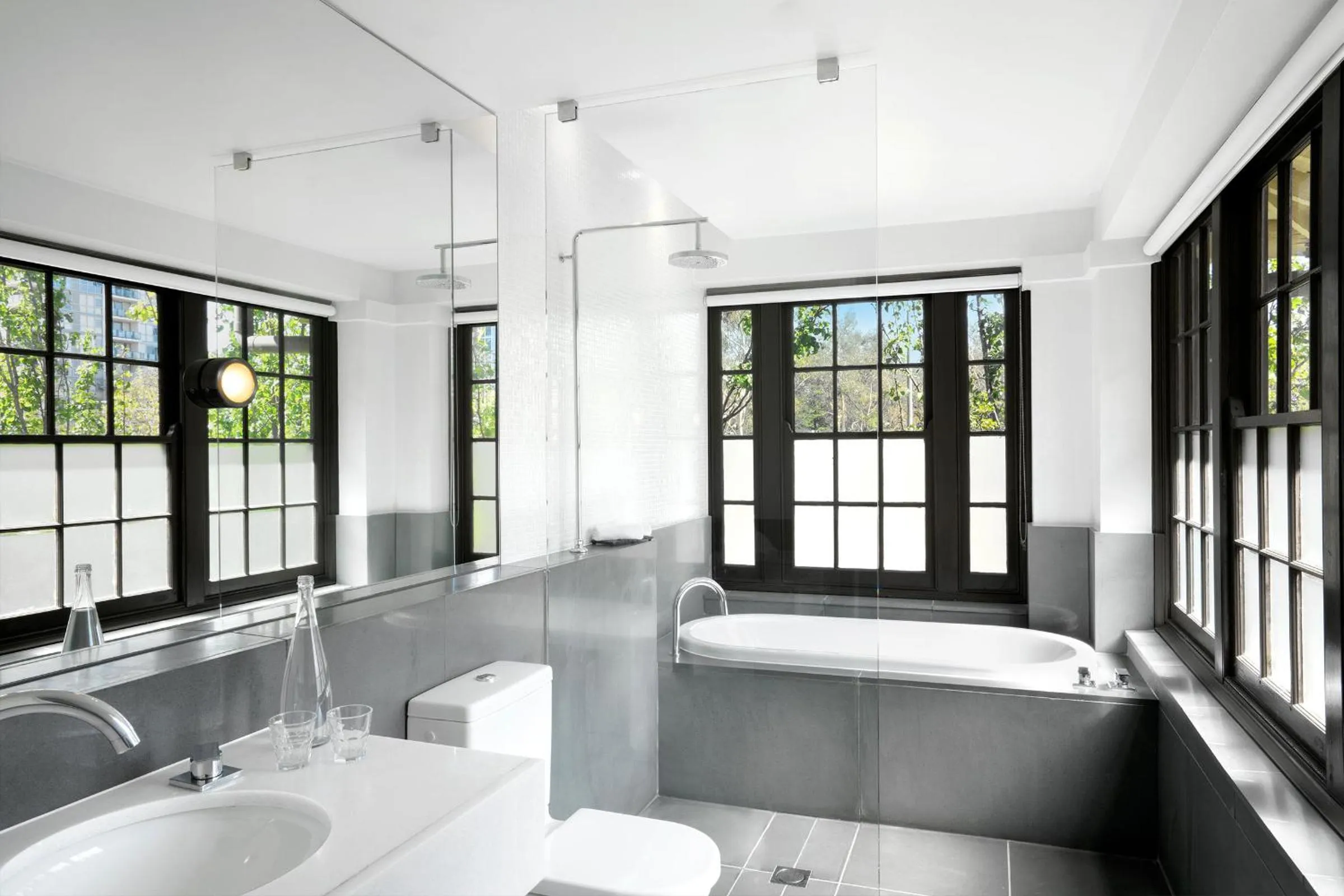 Toilet in Peppers Gallery Hotel