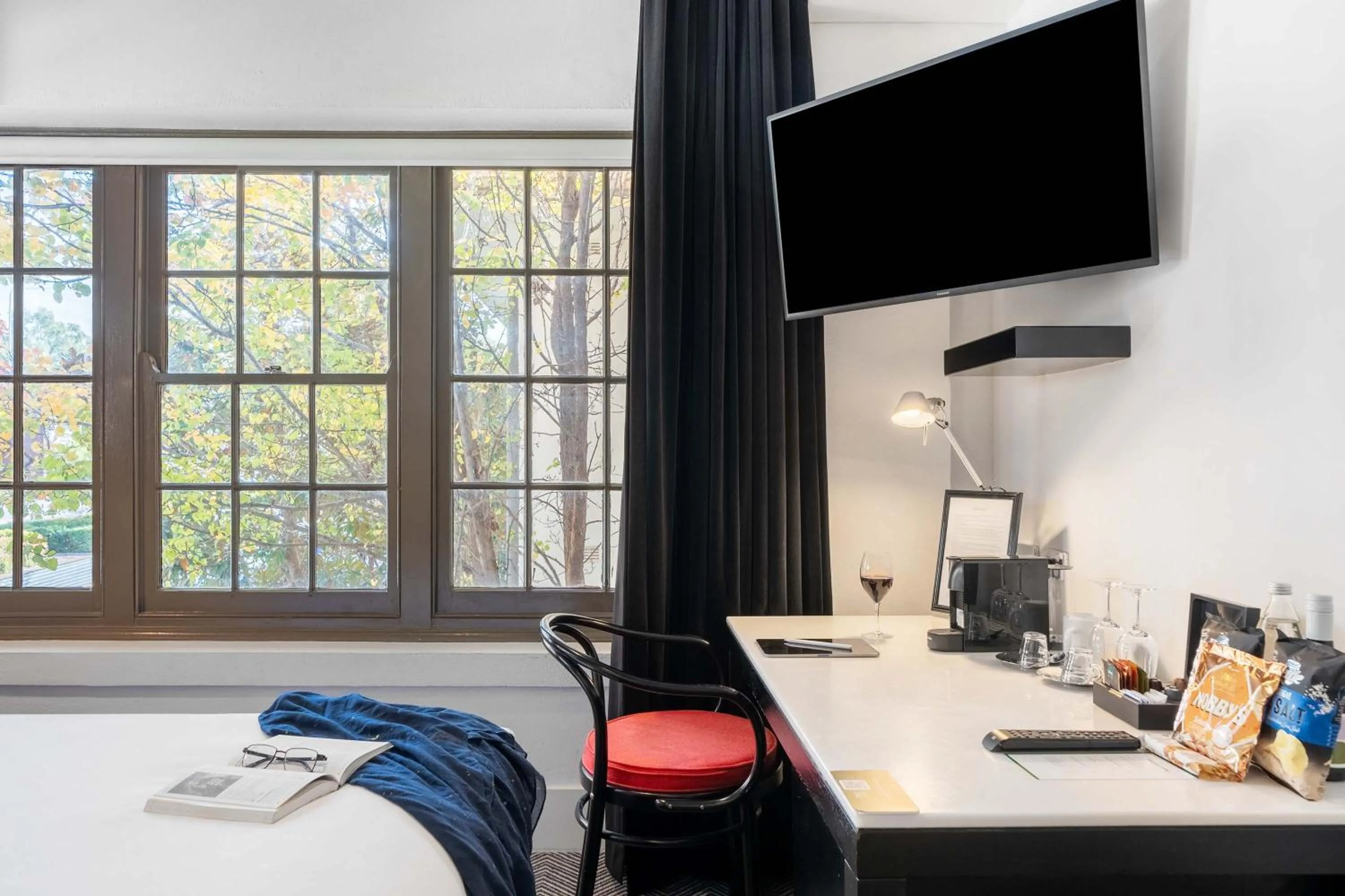 Bedroom, Bed in Peppers Gallery Hotel