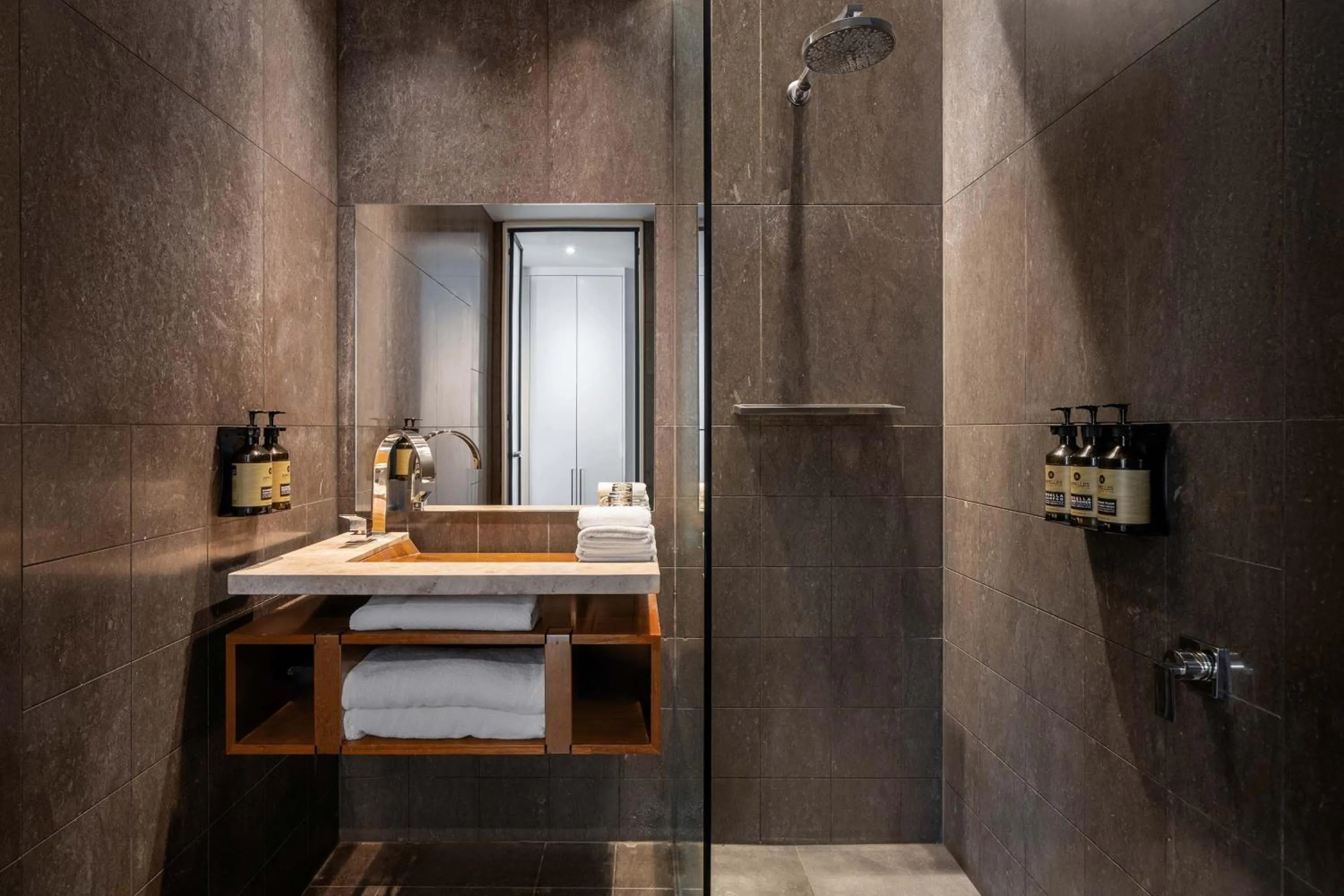 Bathroom in Peppers Gallery Hotel