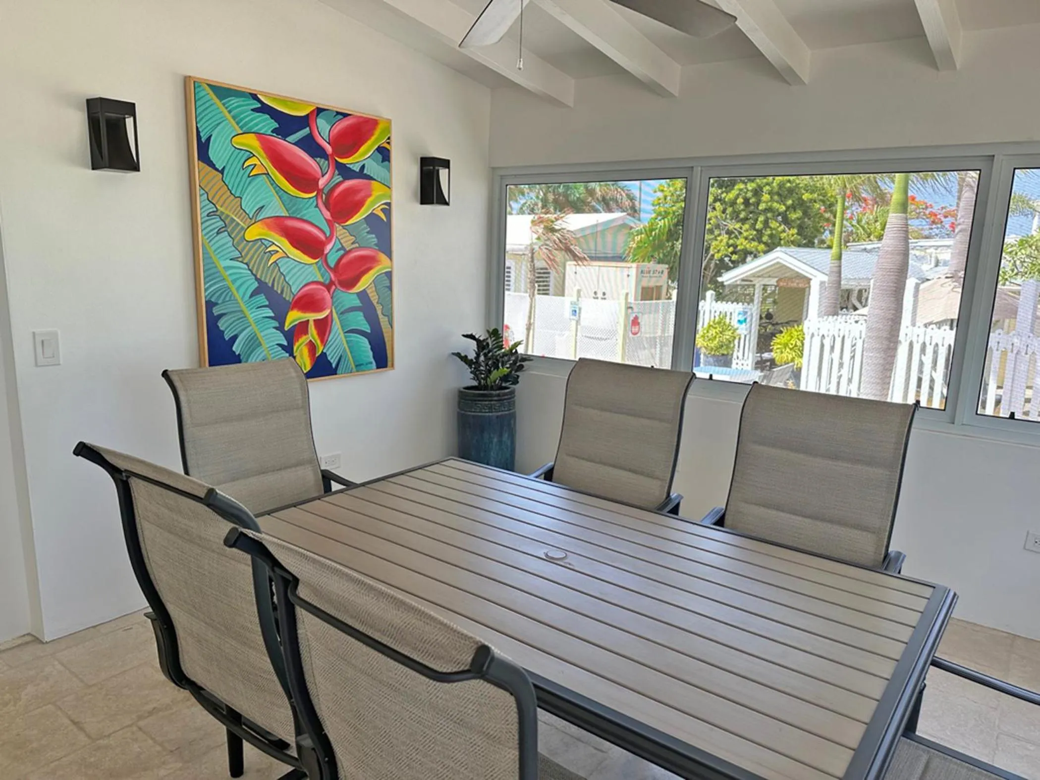 Dining area in Sand Castle on the Beach - Adults Only