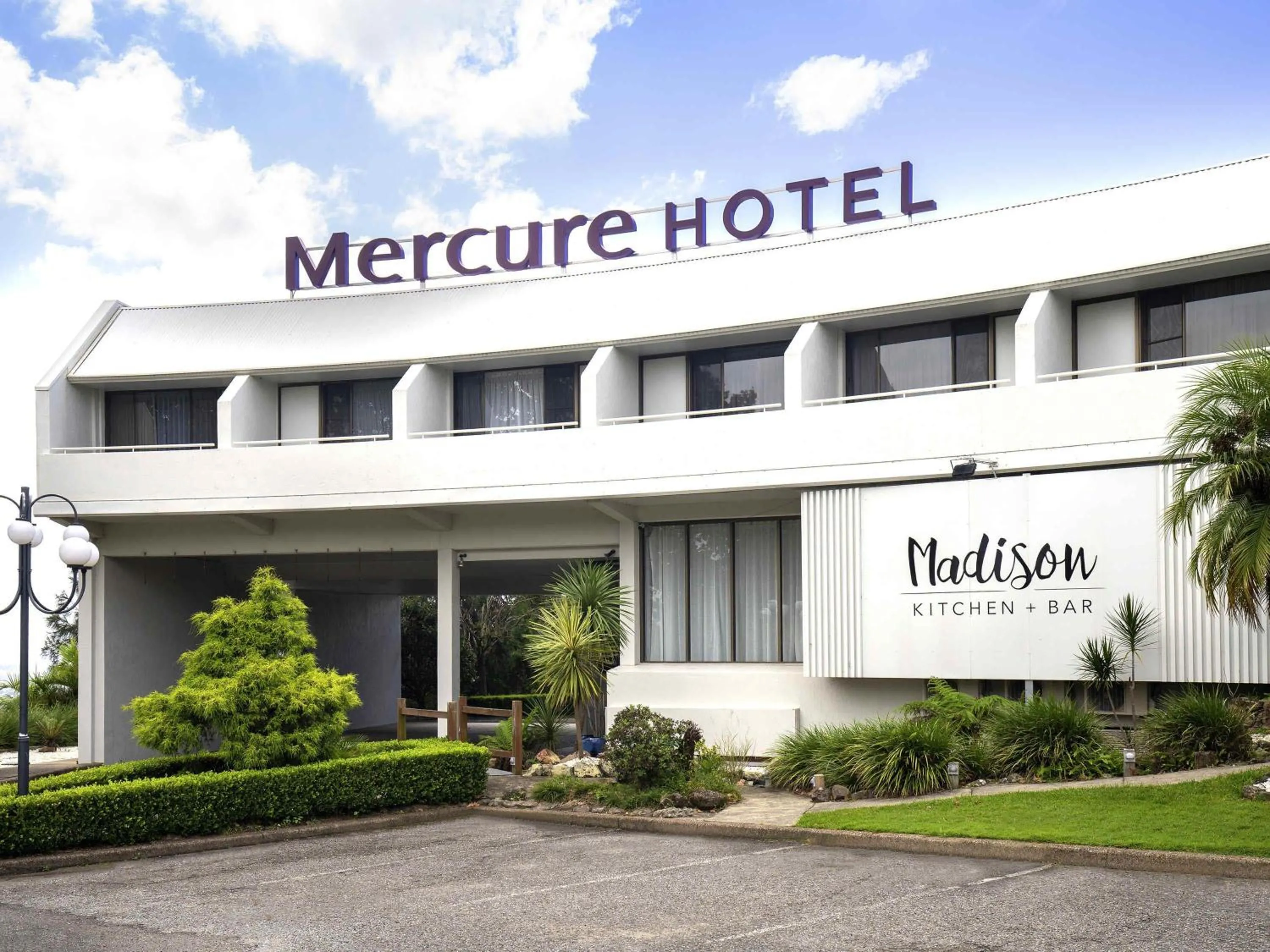 Property building in Mercure Charlestown