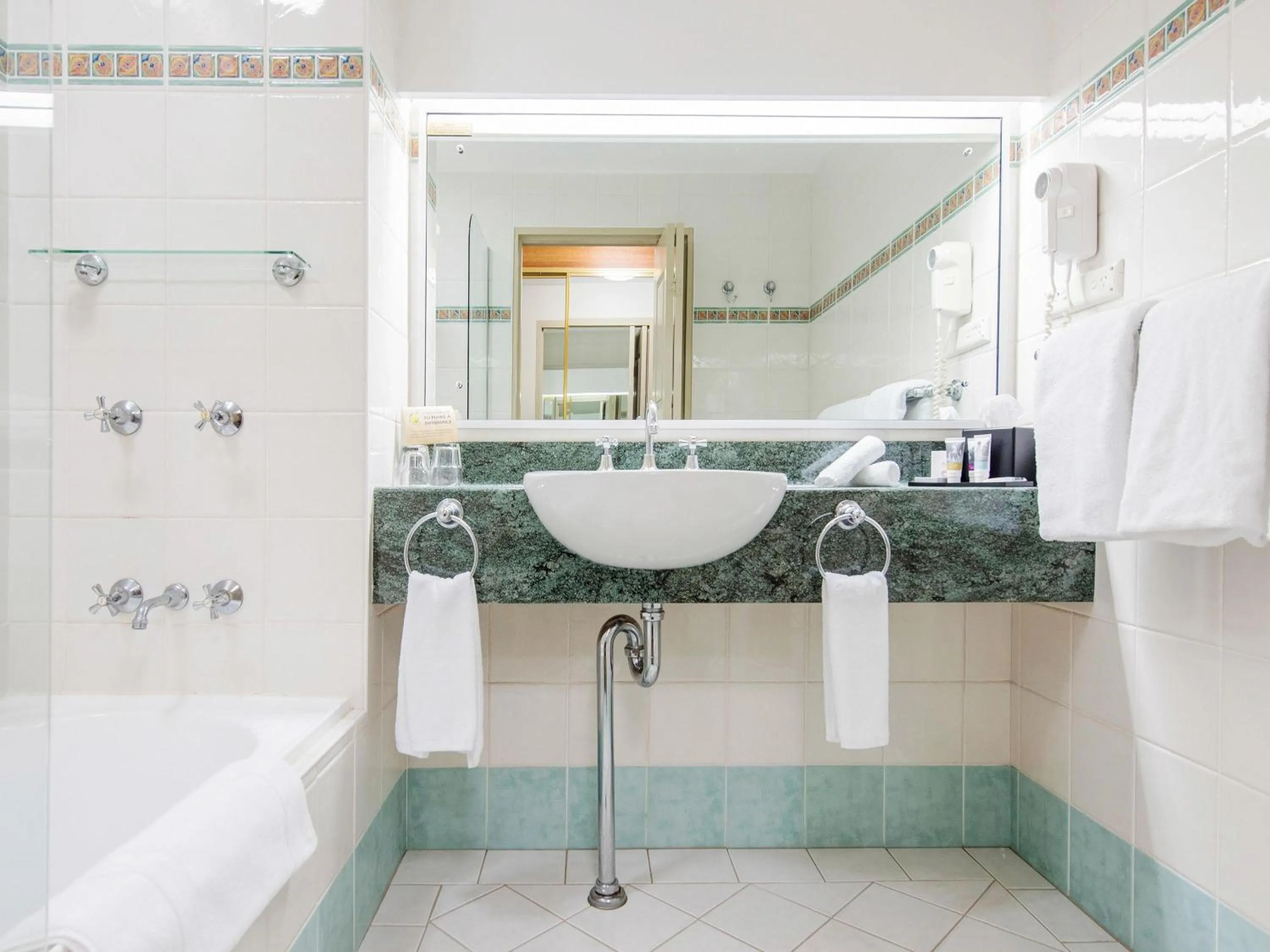 Bedroom in Mercure Charlestown