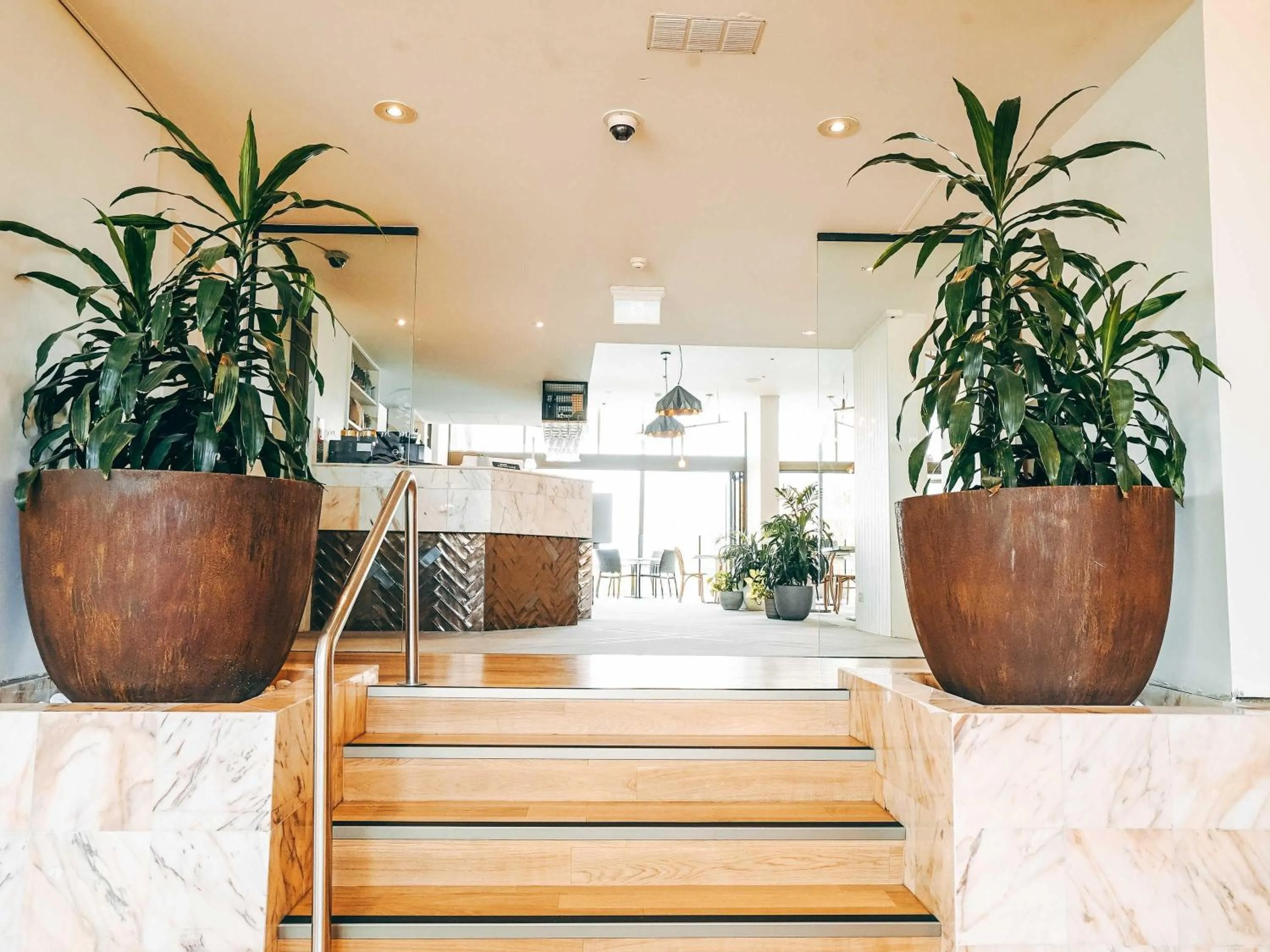 Restaurant/places to eat in Mercure Charlestown