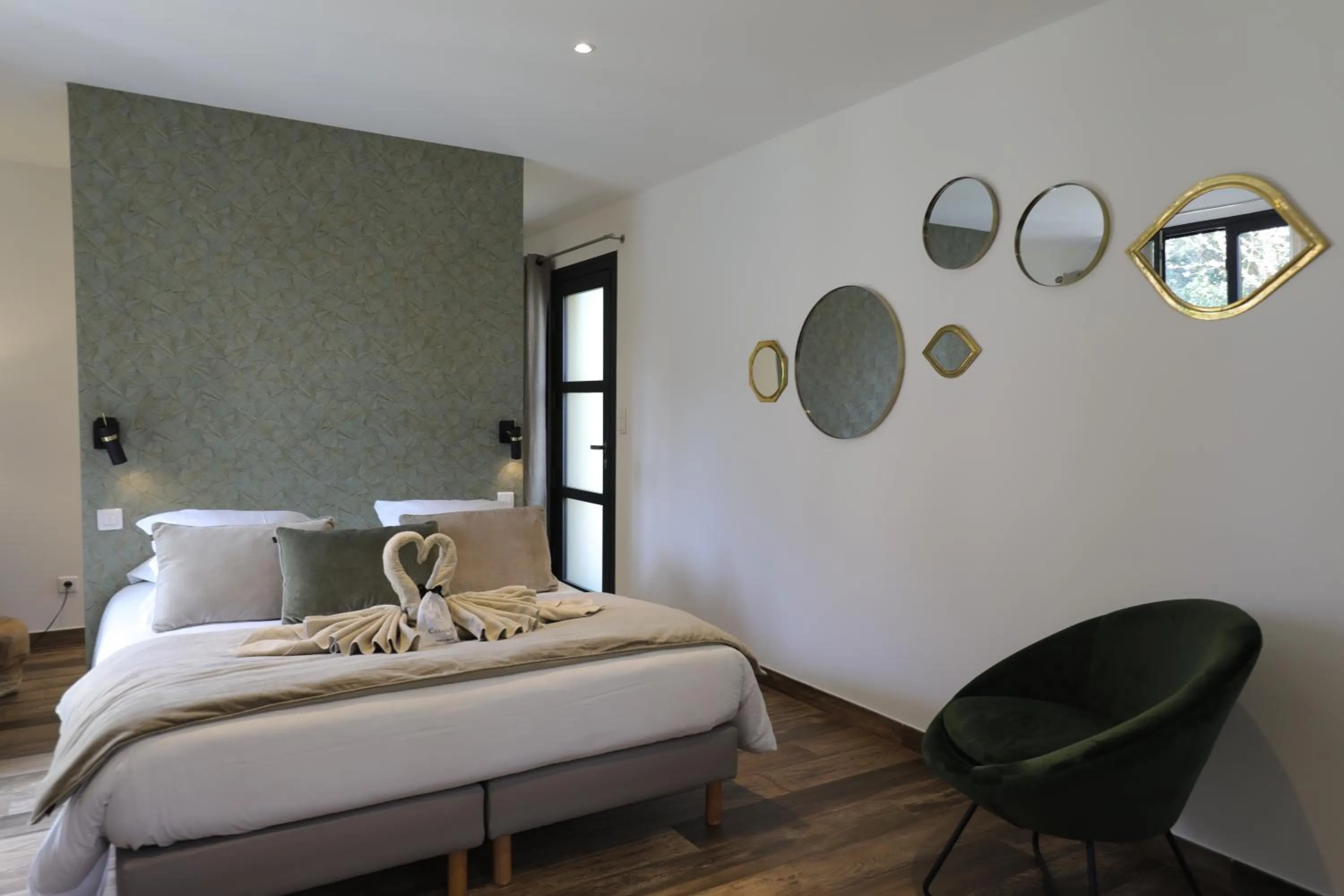 Photo of the whole room, Bed in Hôtel confidentiel Le Grecale